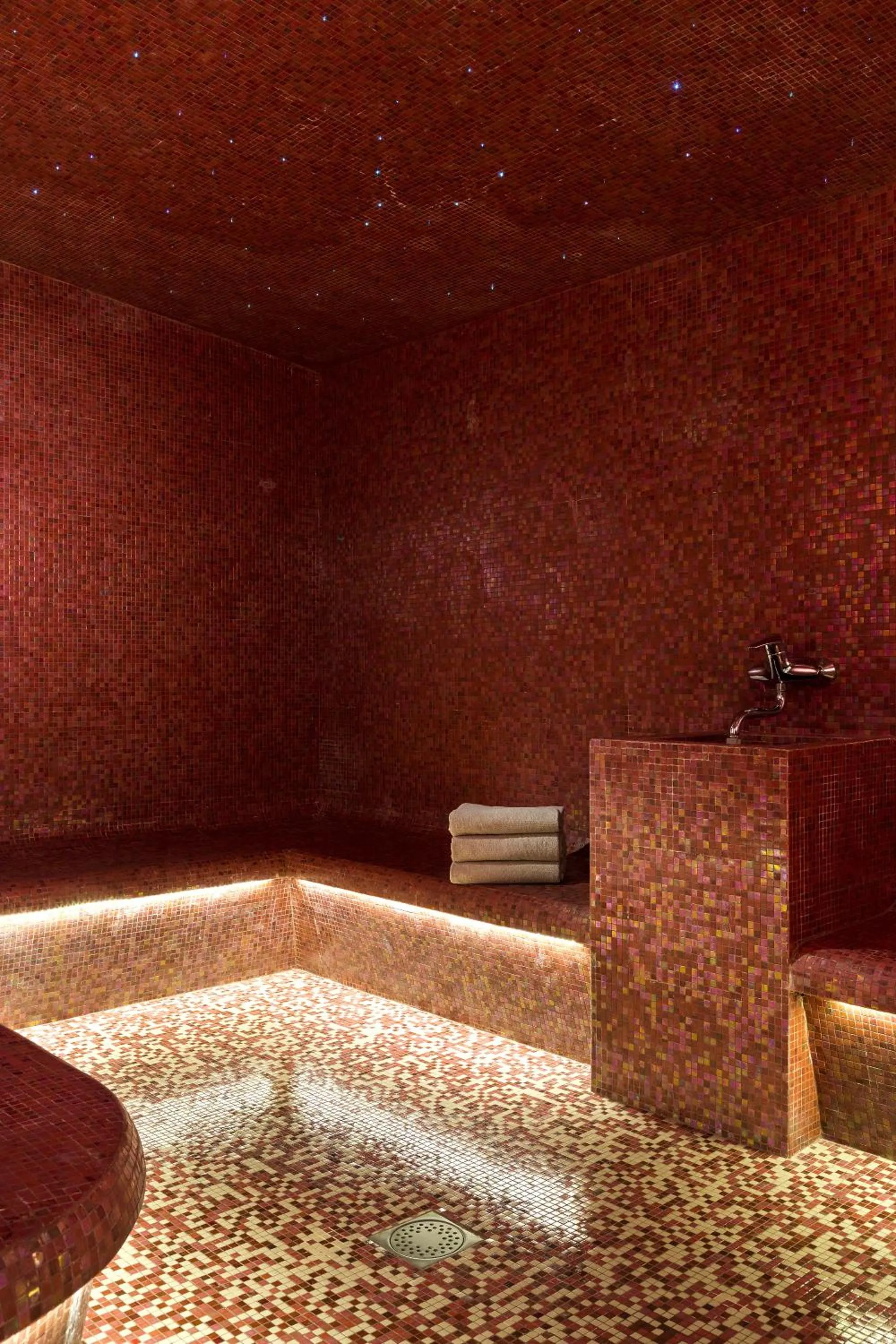 Steam room in Hôtel Mont-Blanc Chamonix