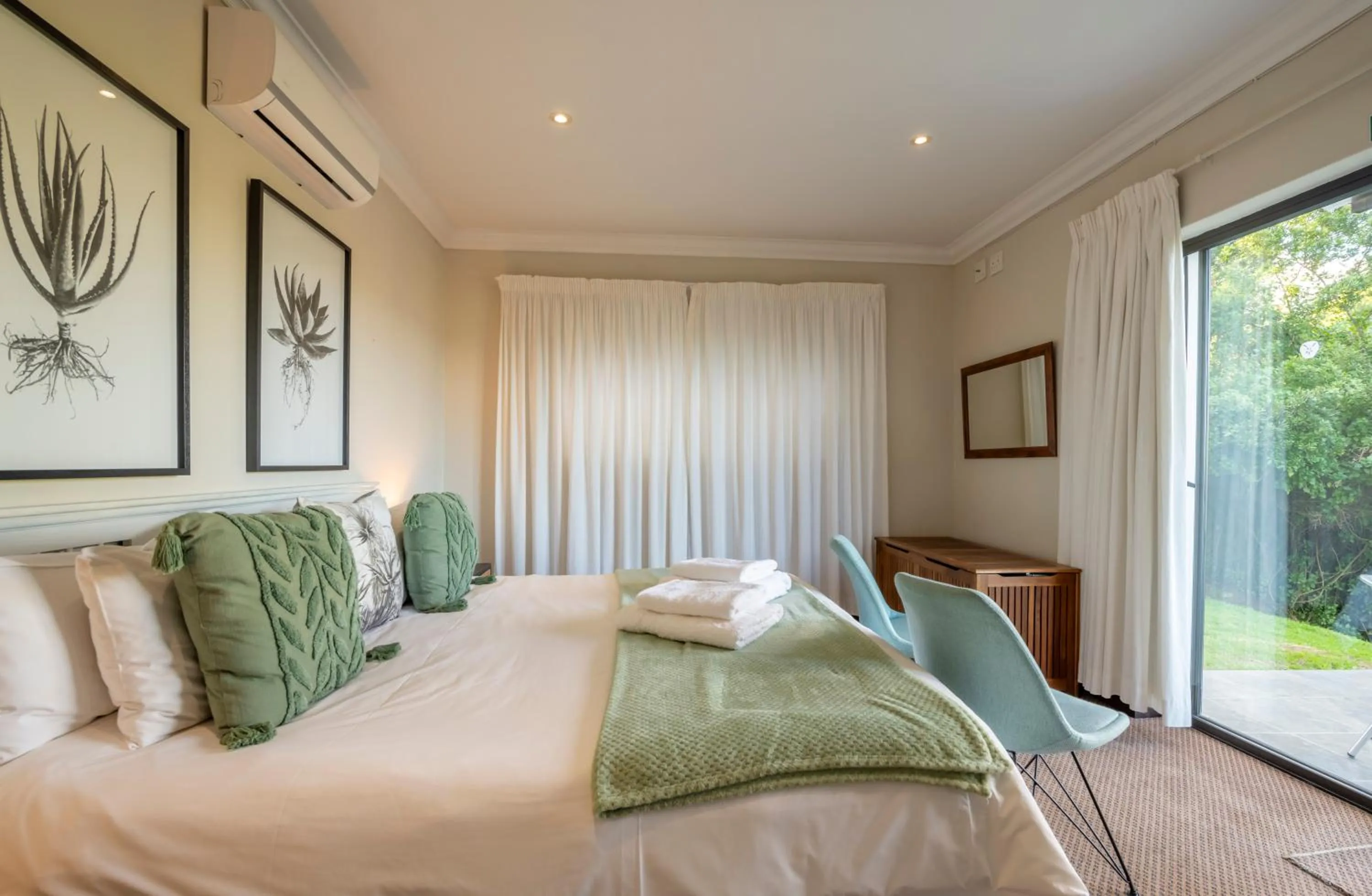 Bedroom, Bed in 6 On Protea