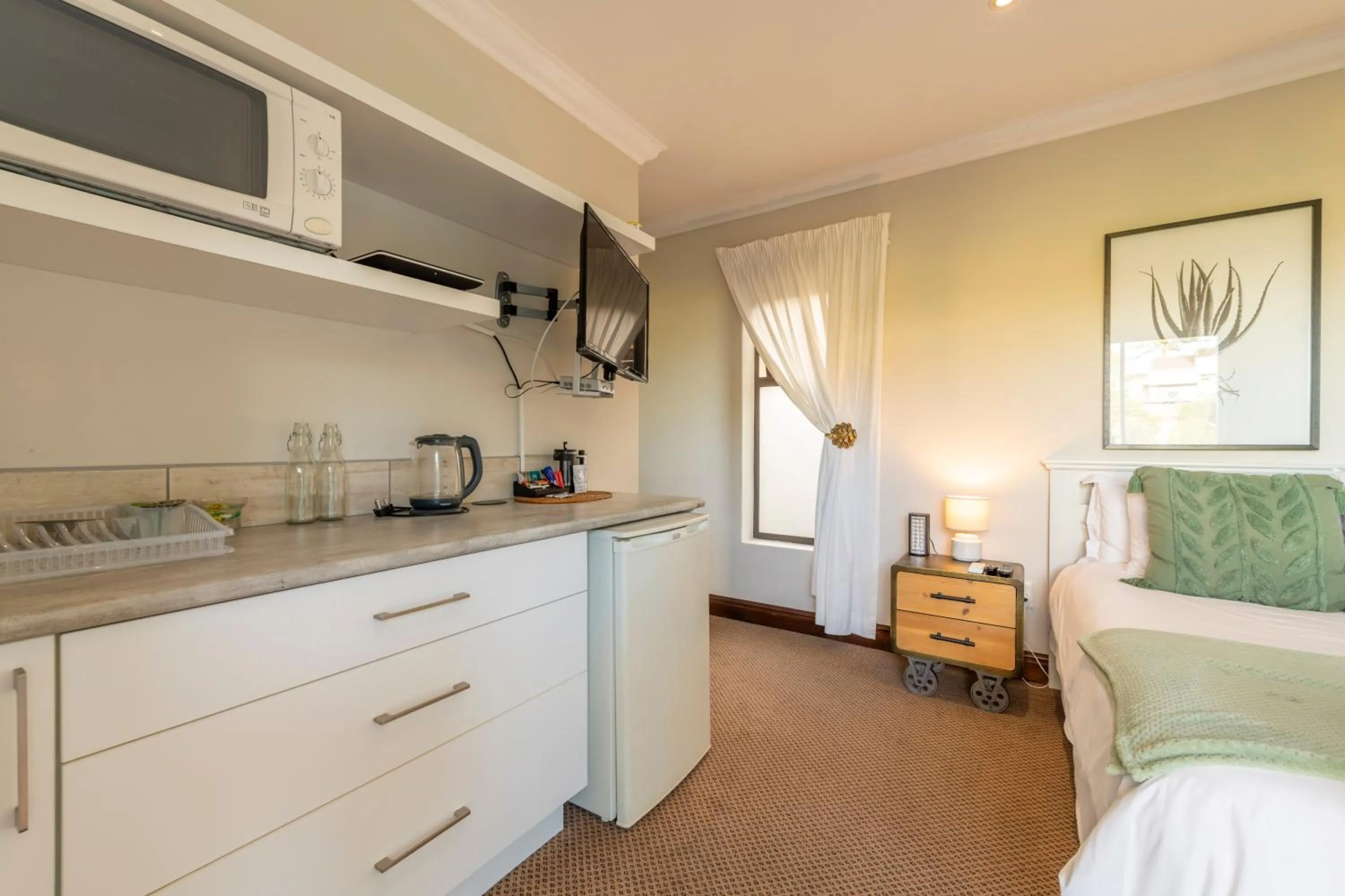 TV and multimedia in 6 On Protea