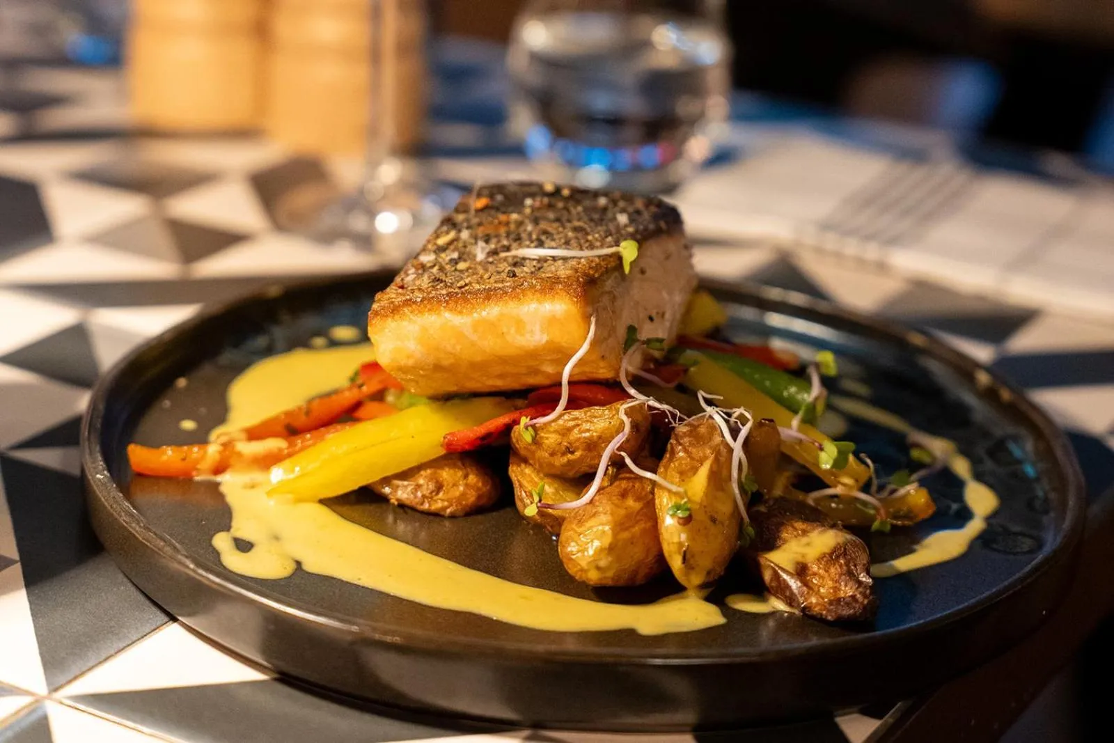 Restaurant/places to eat in LOEV - VELA Hotels