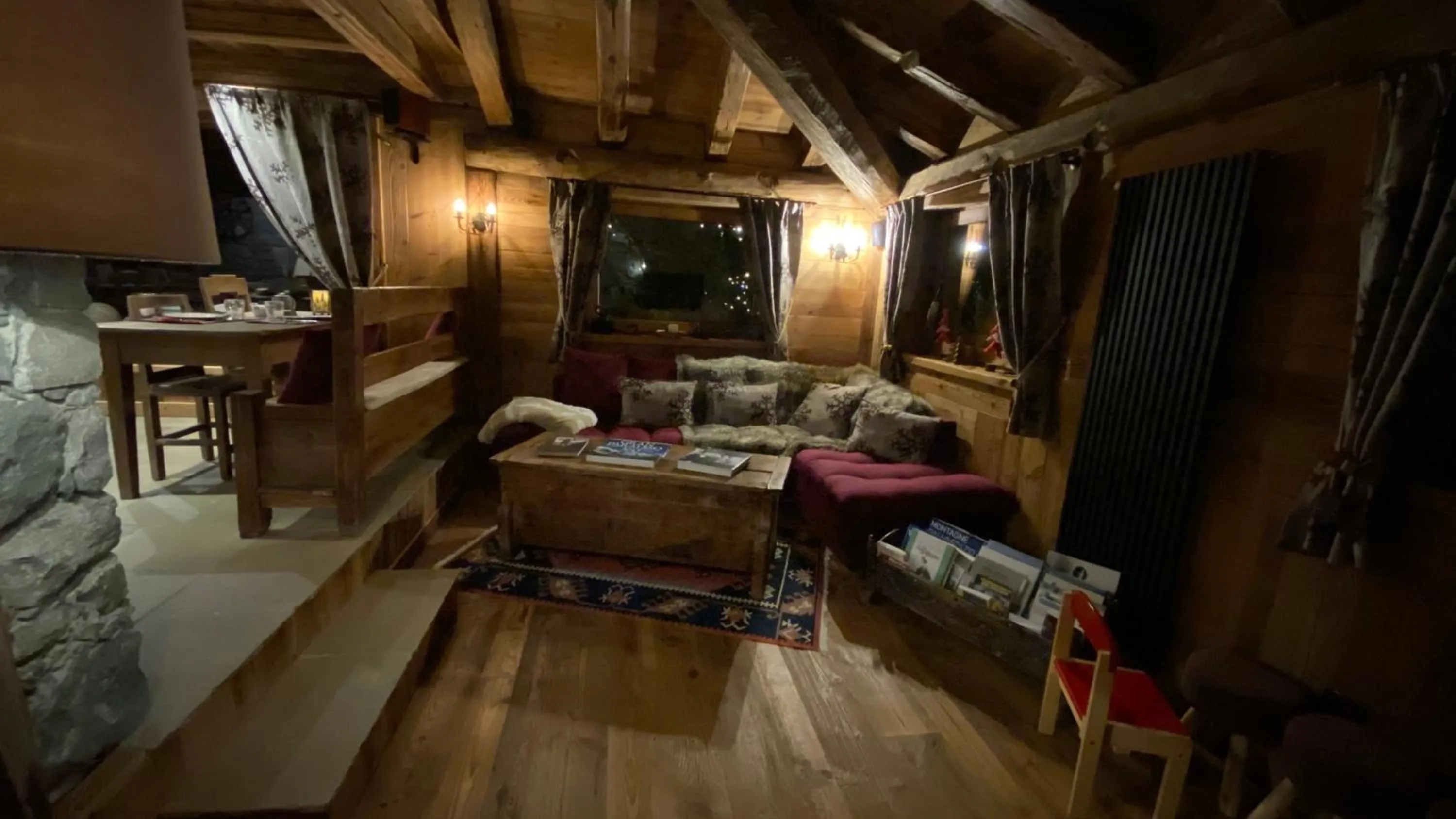 Communal lounge/ TV room in Les Trompeurs chez Odette