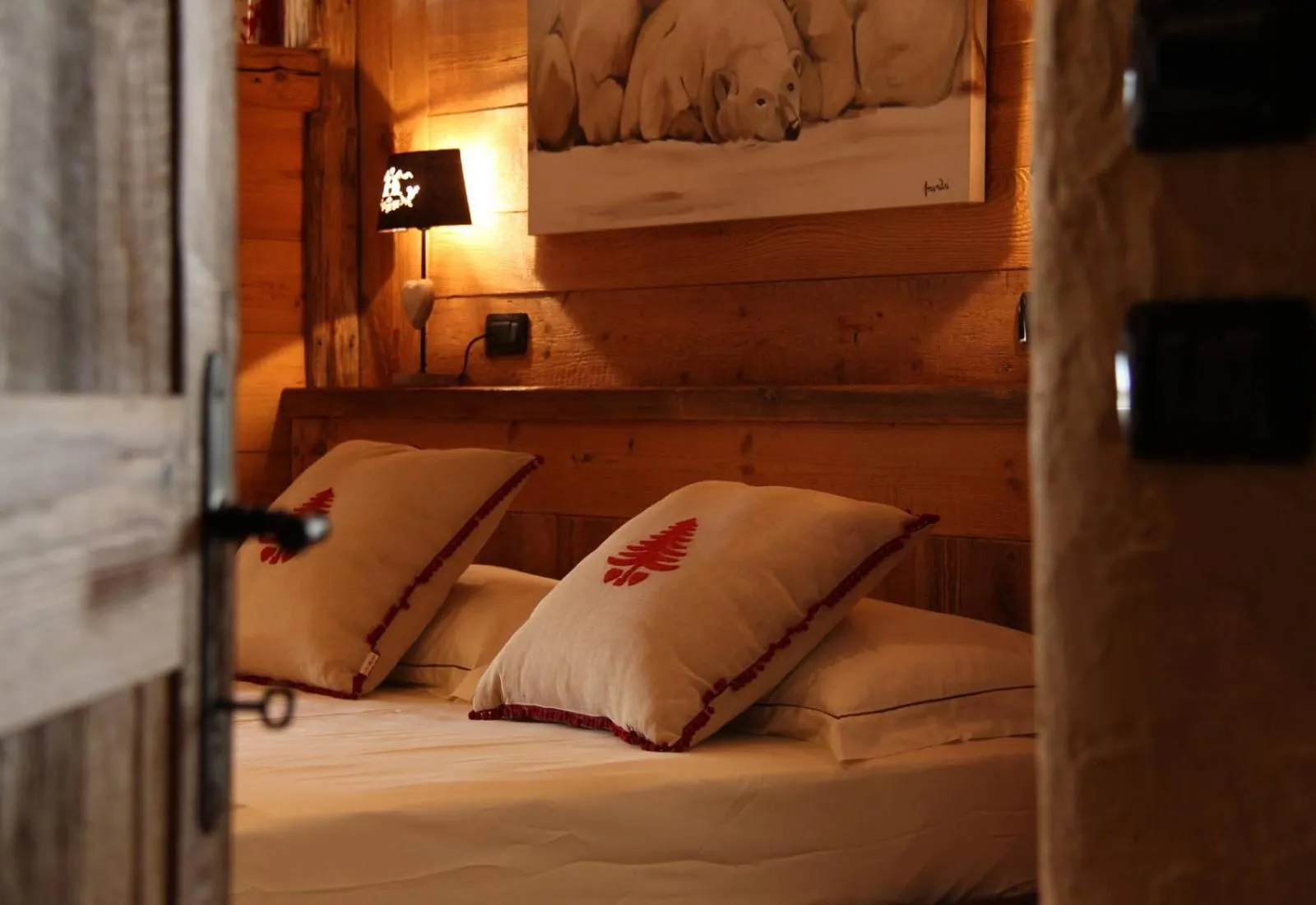 Photo of the whole room, Bed in Les Trompeurs chez Odette