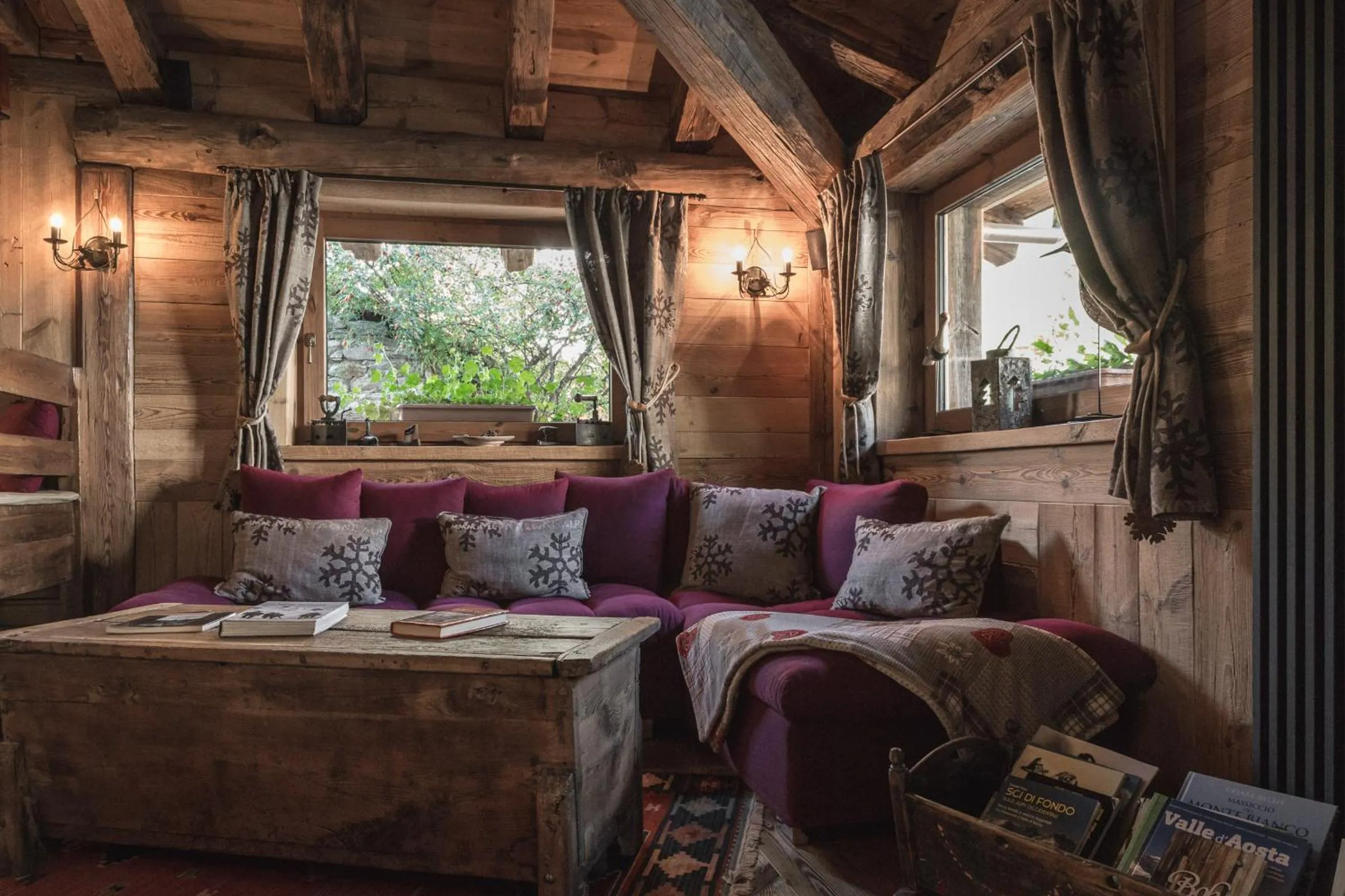 Communal lounge/ TV room in Les Trompeurs chez Odette