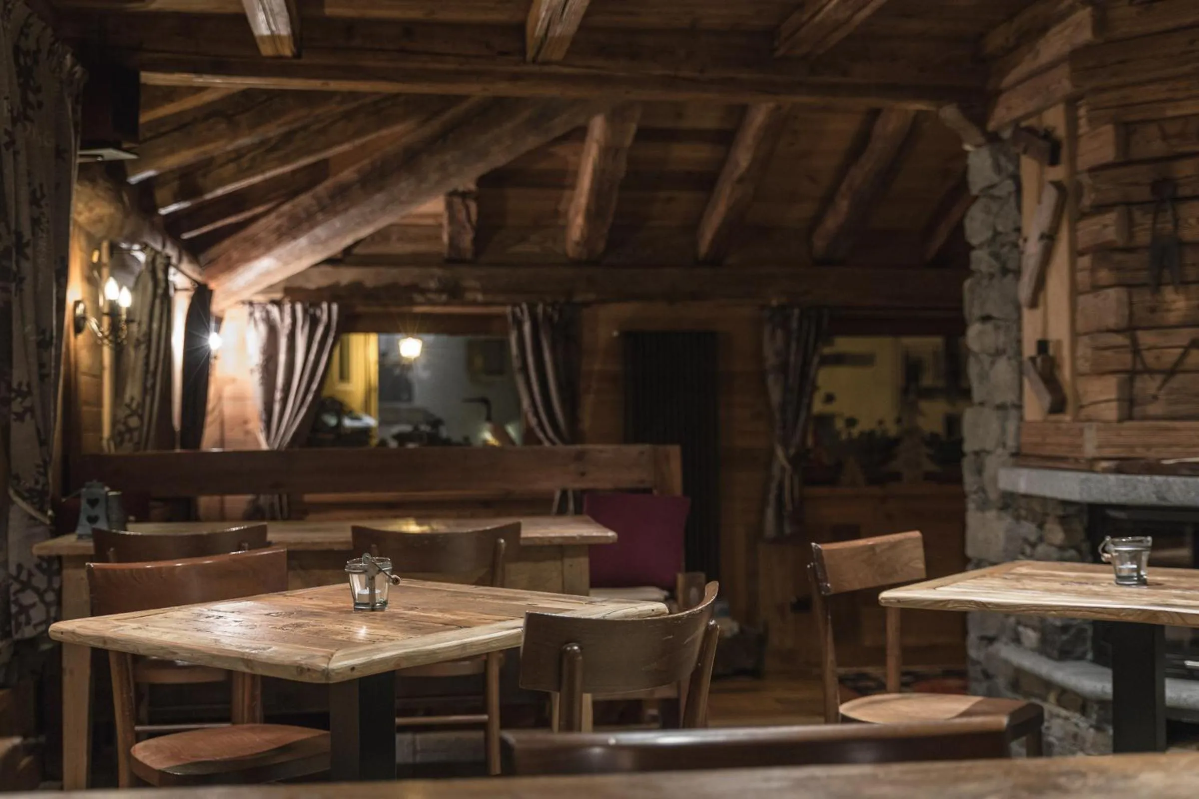 Communal lounge/ TV room in Les Trompeurs chez Odette