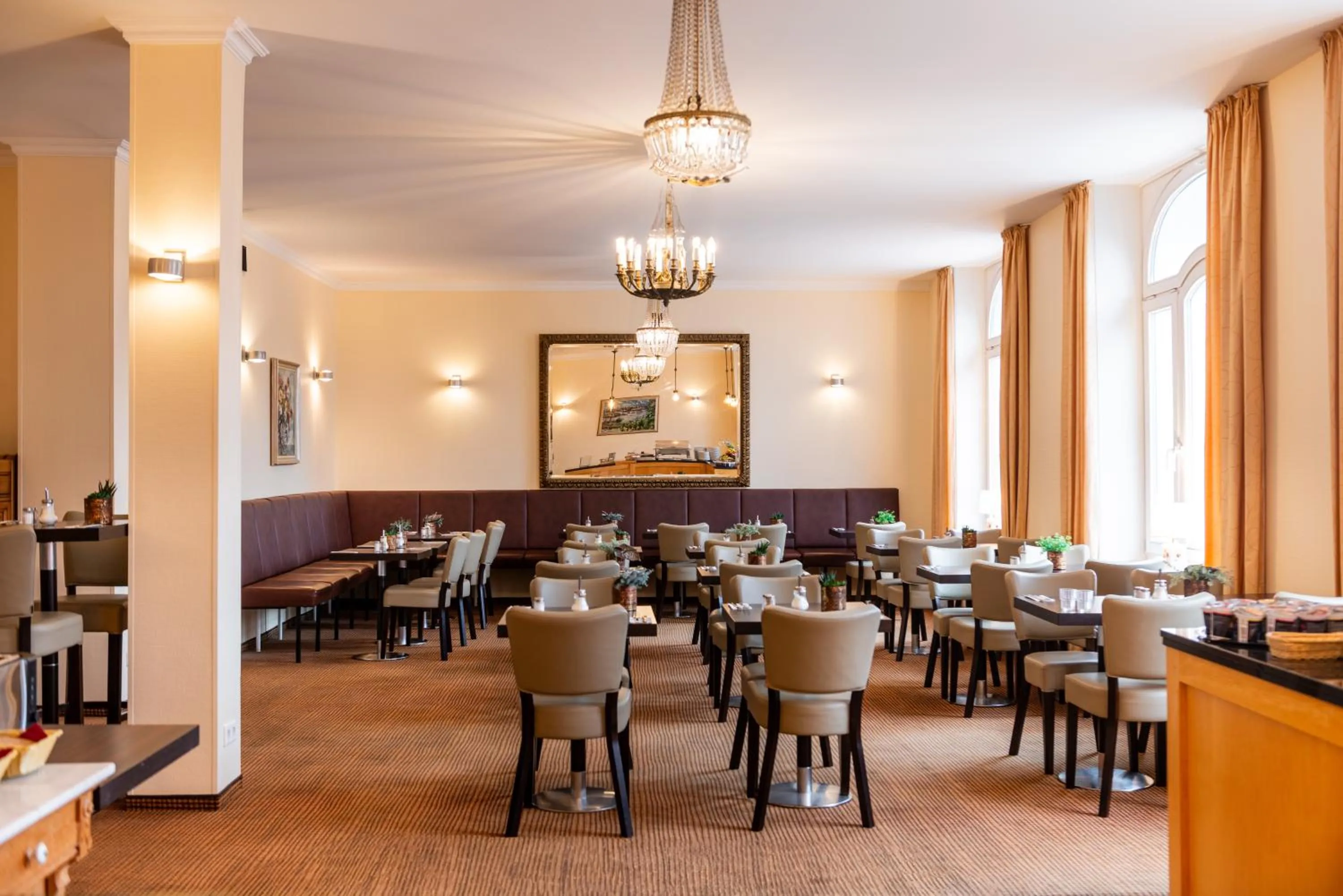 Breakfast in Hotel Kronprinz Hamburg Hauptbahnhof