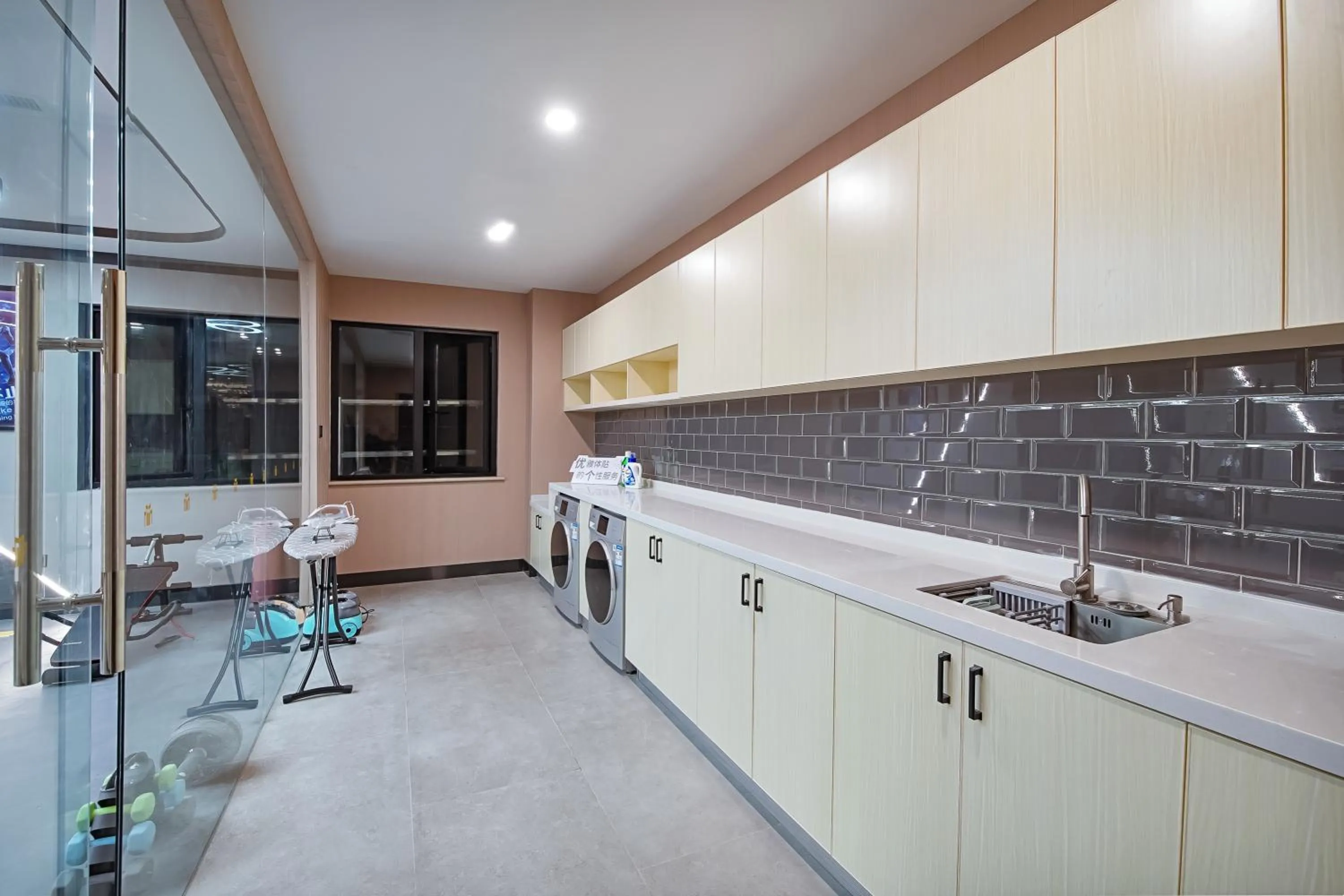 laundry in Jinjiang Metropolo Hotel (Nanjing South Railway Station Software Avenue Metro Station)