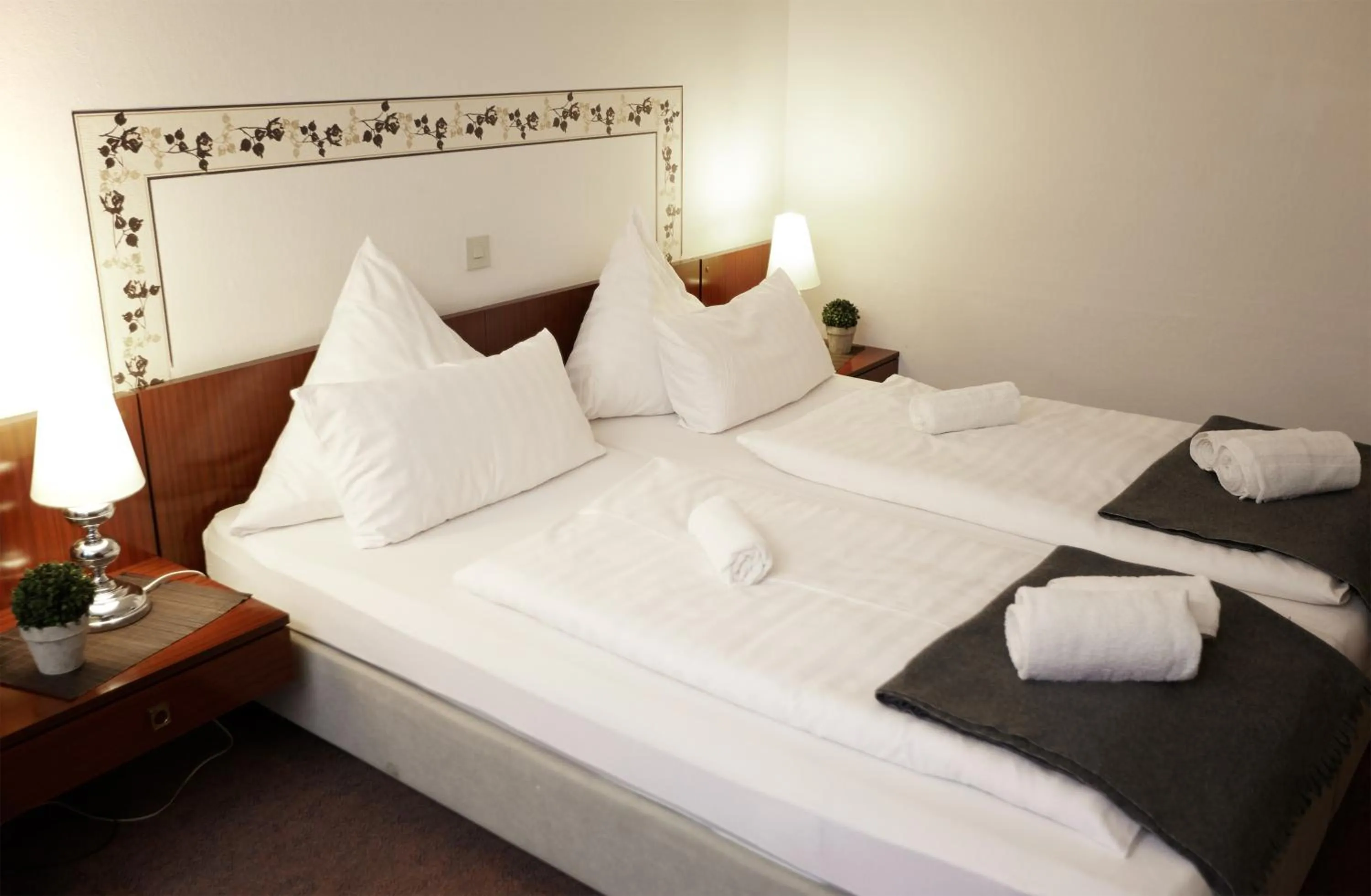 Photo of the whole room, Bed in Hotel Zur Burg Sternberg