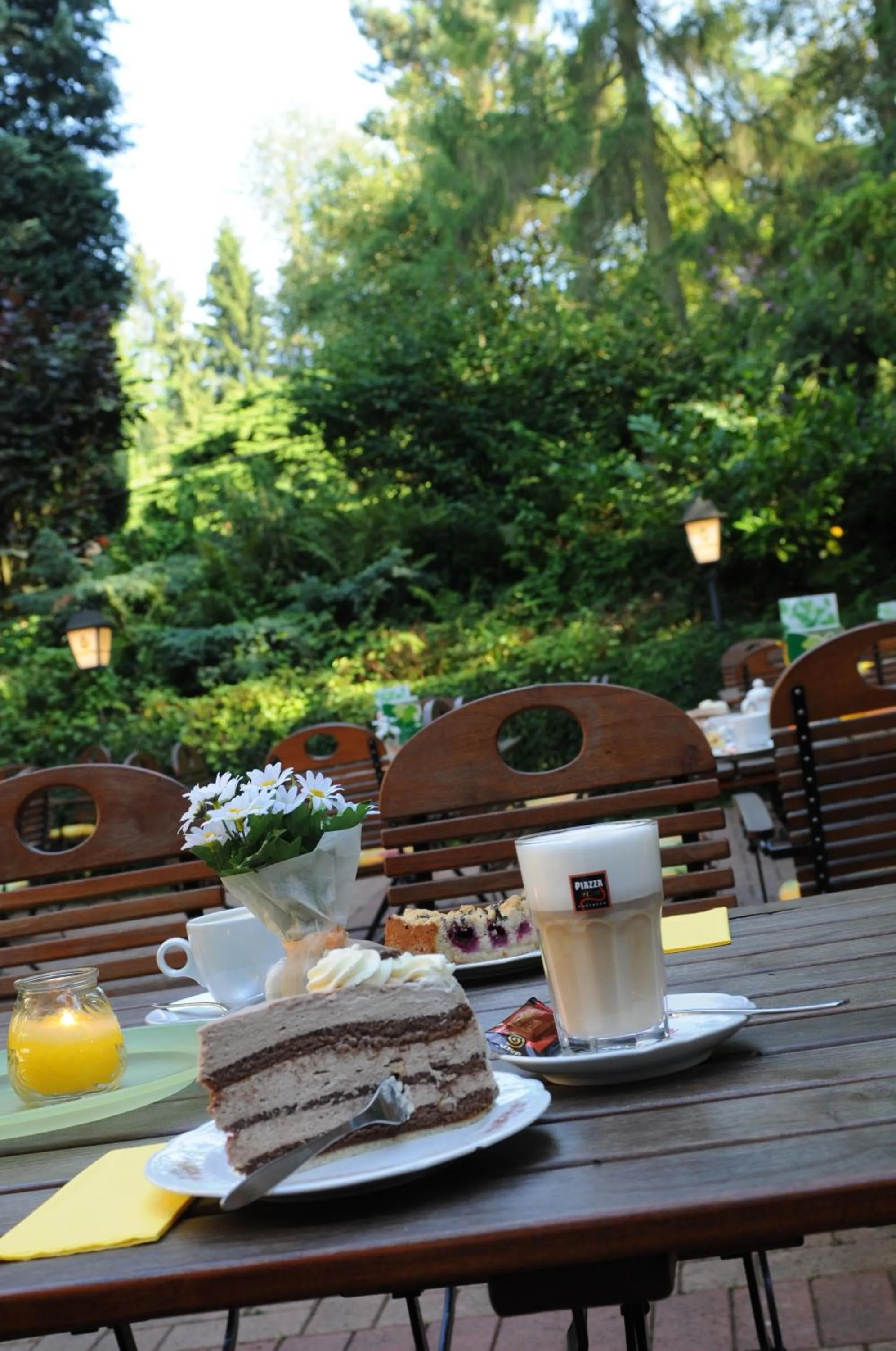 Restaurant/places to eat in Hotel Zur Burg Sternberg