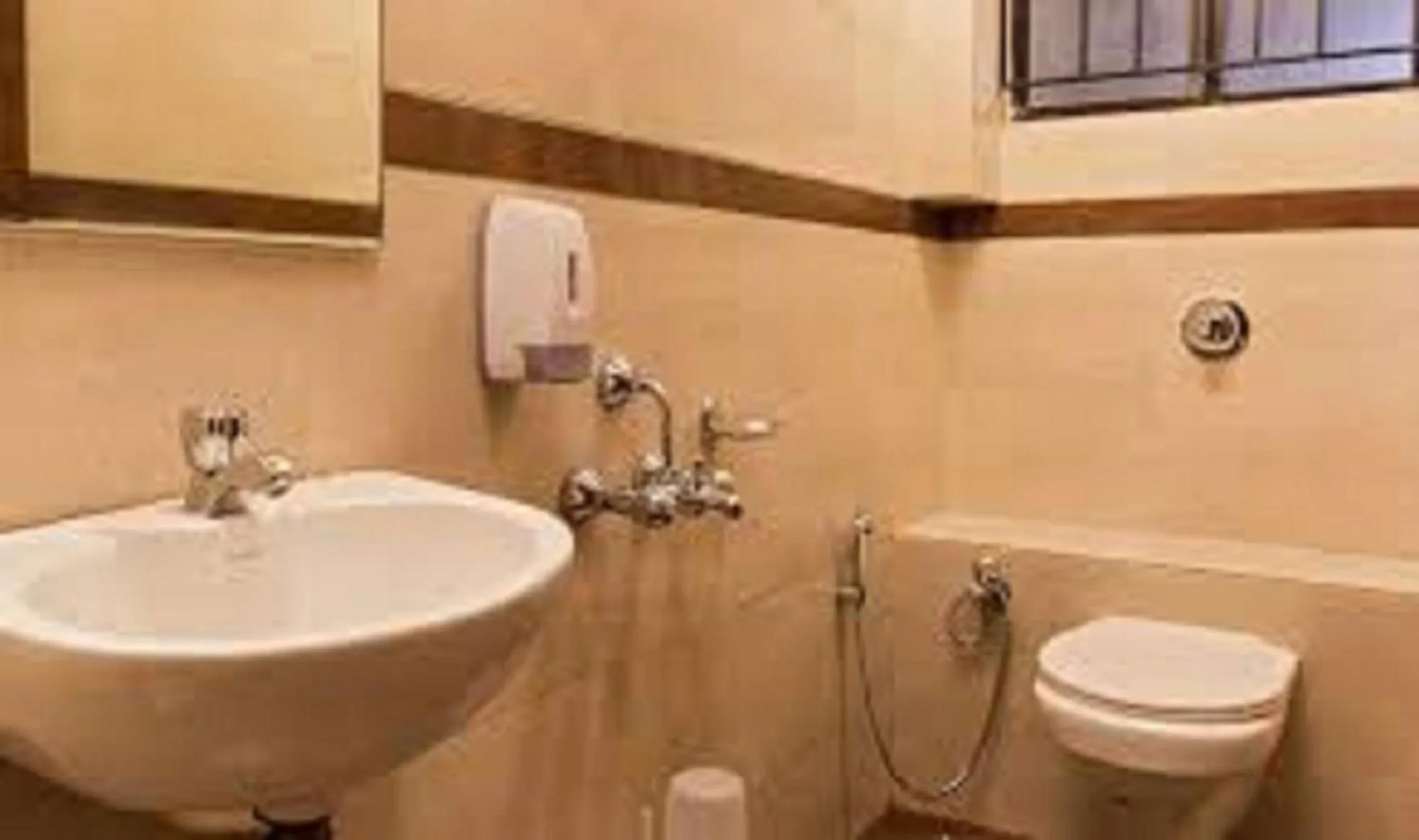 Bathroom in Hotel Darshan Vishwas
