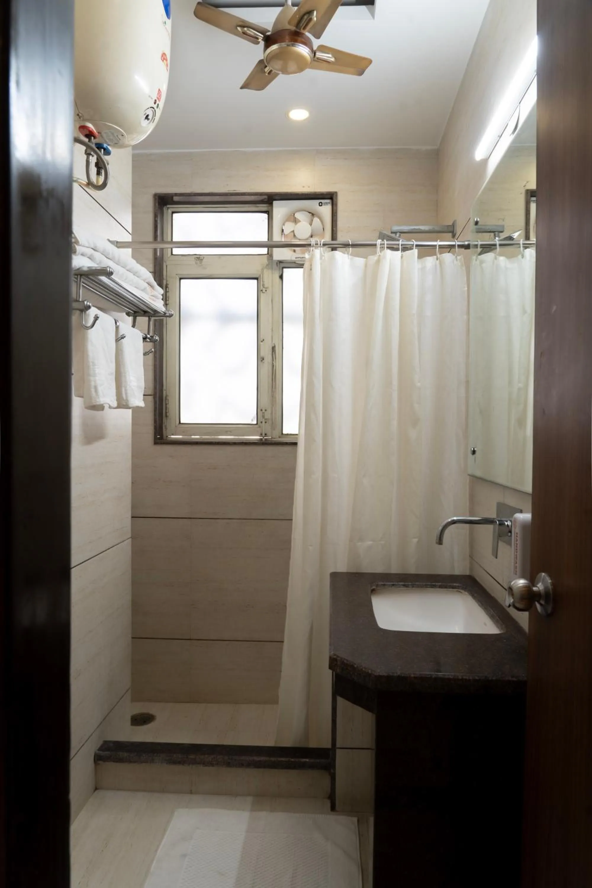 Bathroom in Hotel Amritsar International 2 min walk from Amritsar Bus Stand