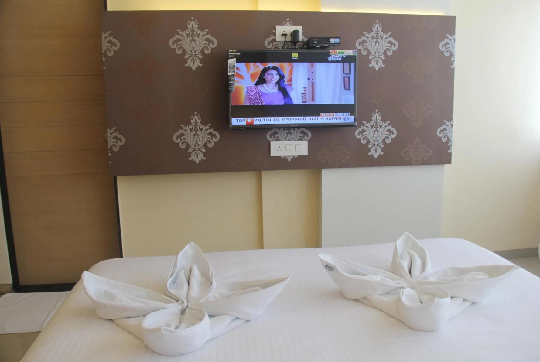 TV and multimedia, Bed in Hotel SaiPrasad Executive Solapur