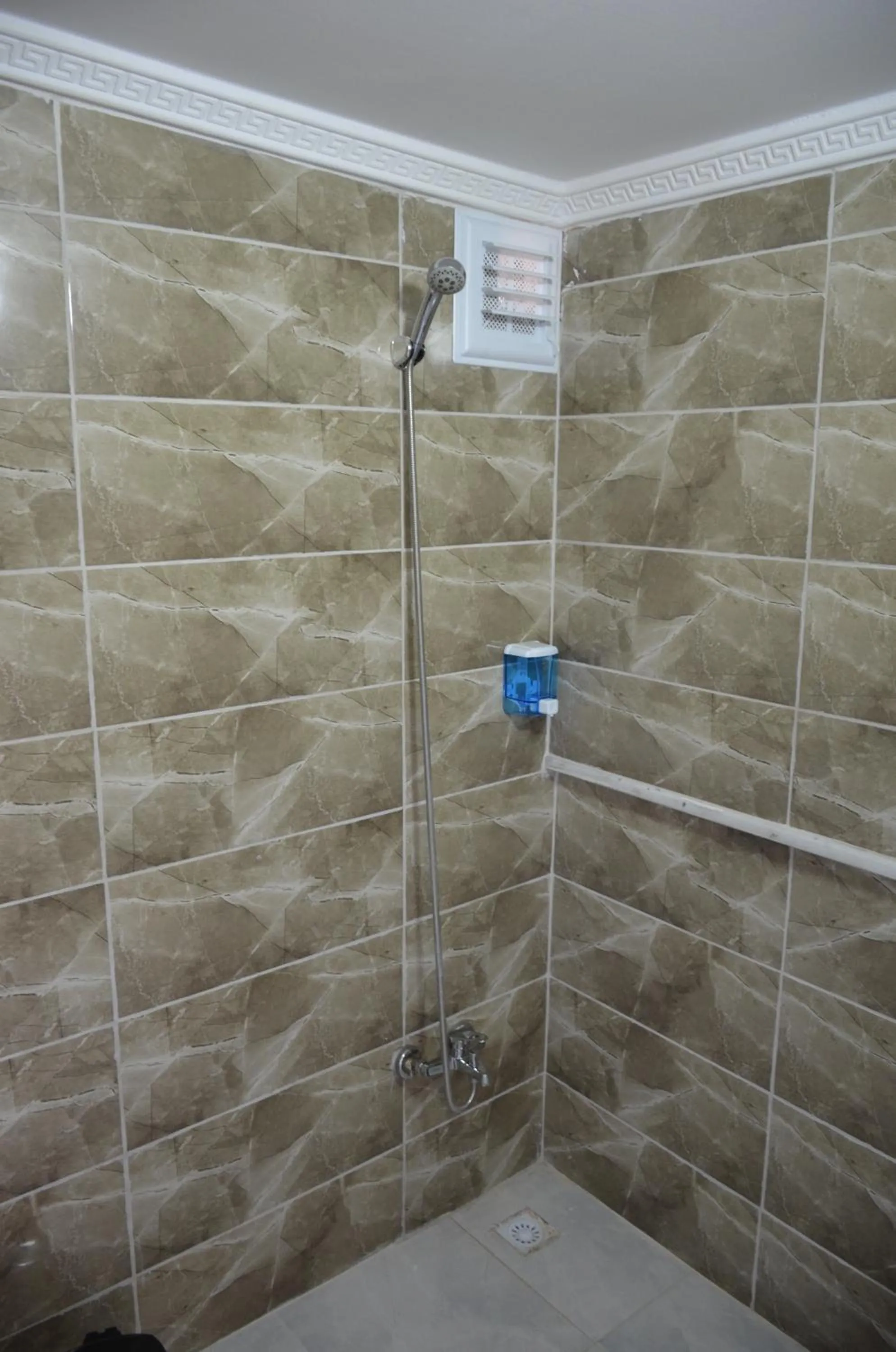 Shower in TABRİZ HOTEL