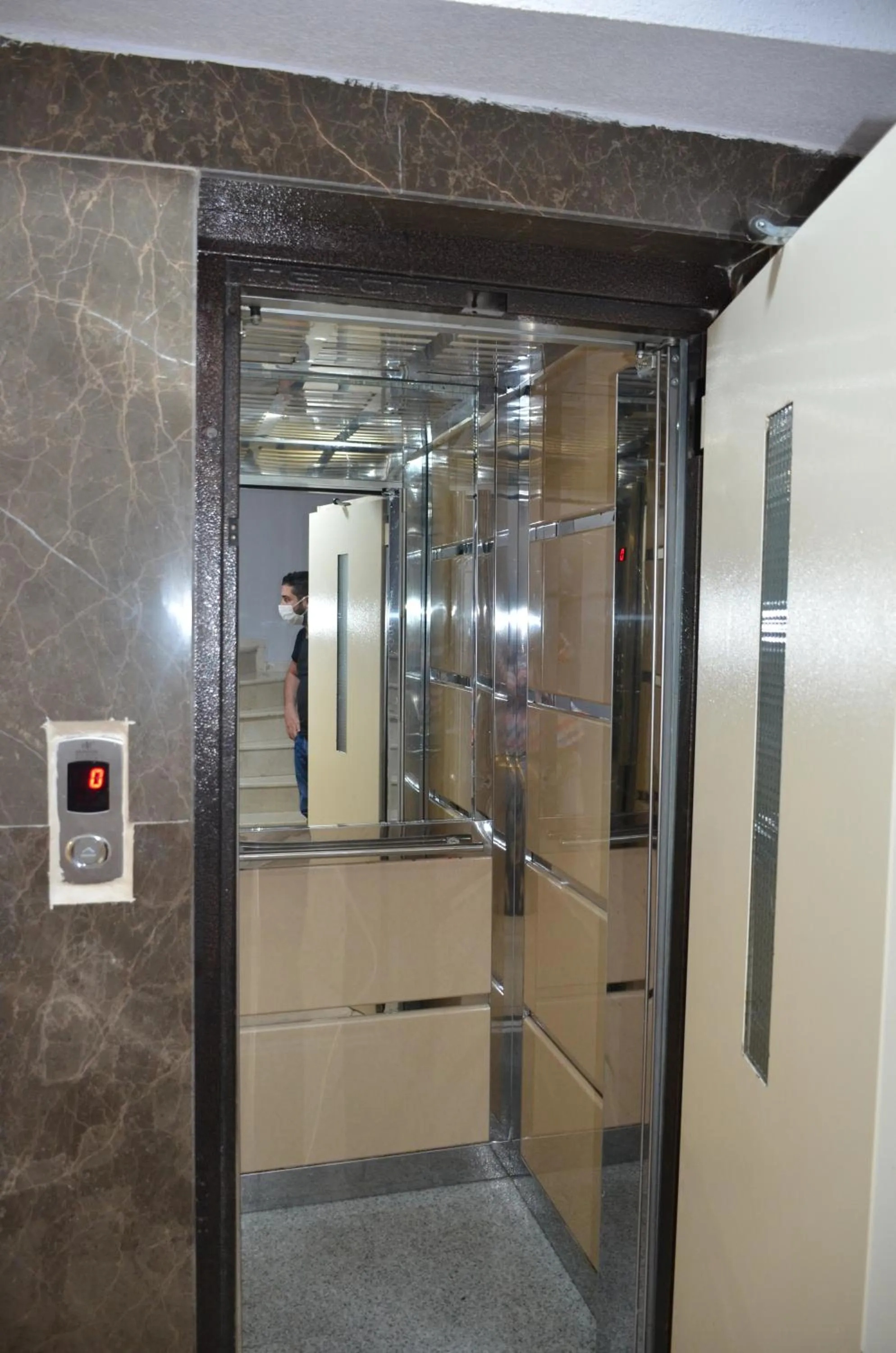 elevator in TABRİZ HOTEL
