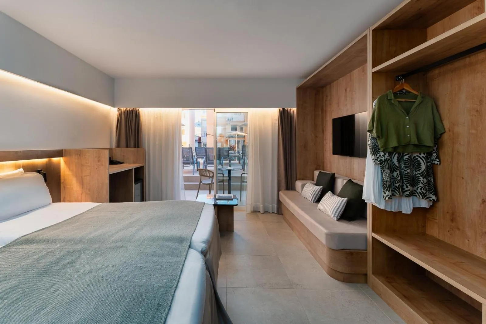 Bedroom, Bed in FERGUS Style Palma Beach - Adults Only