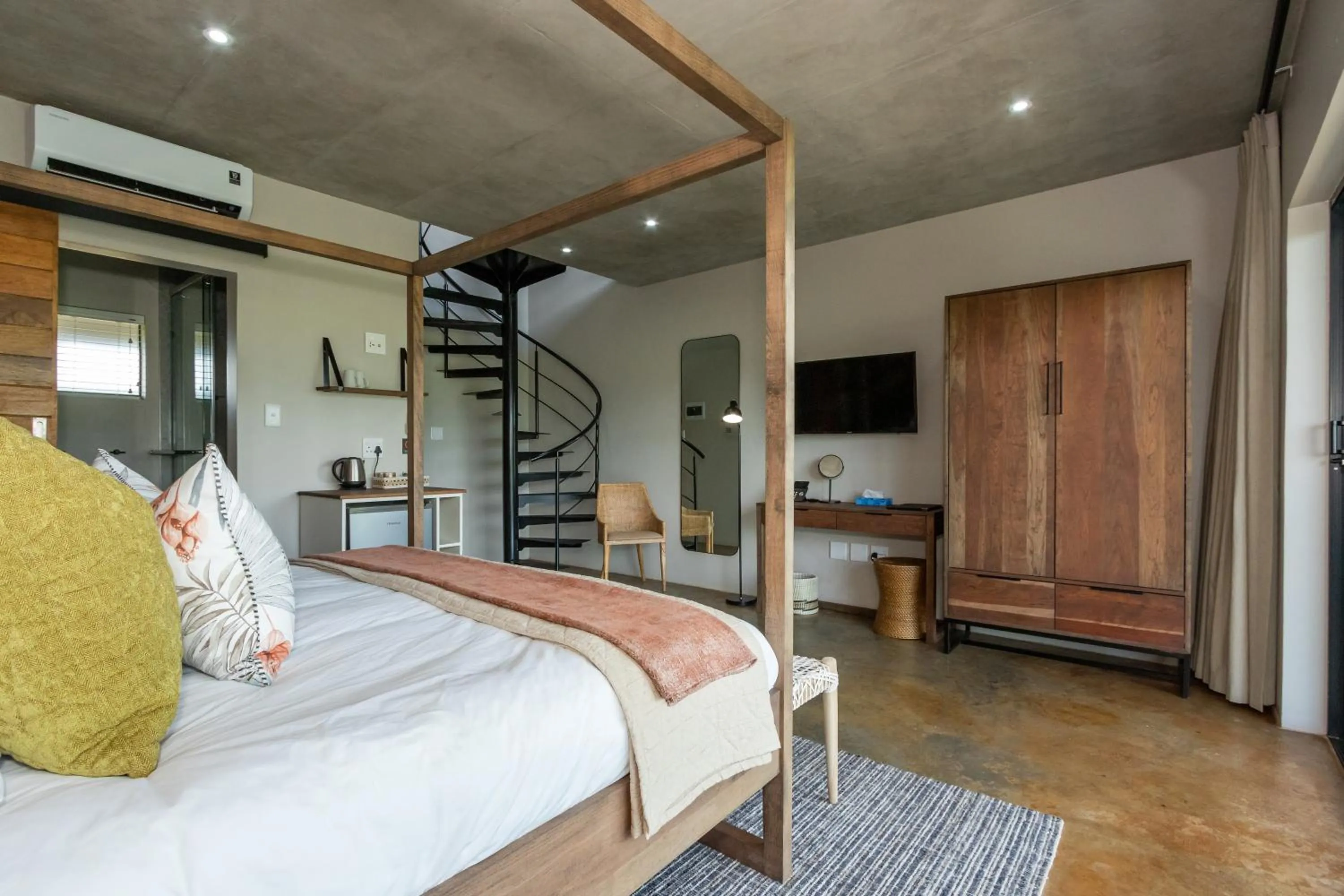 Bed in Dragonview Lodge