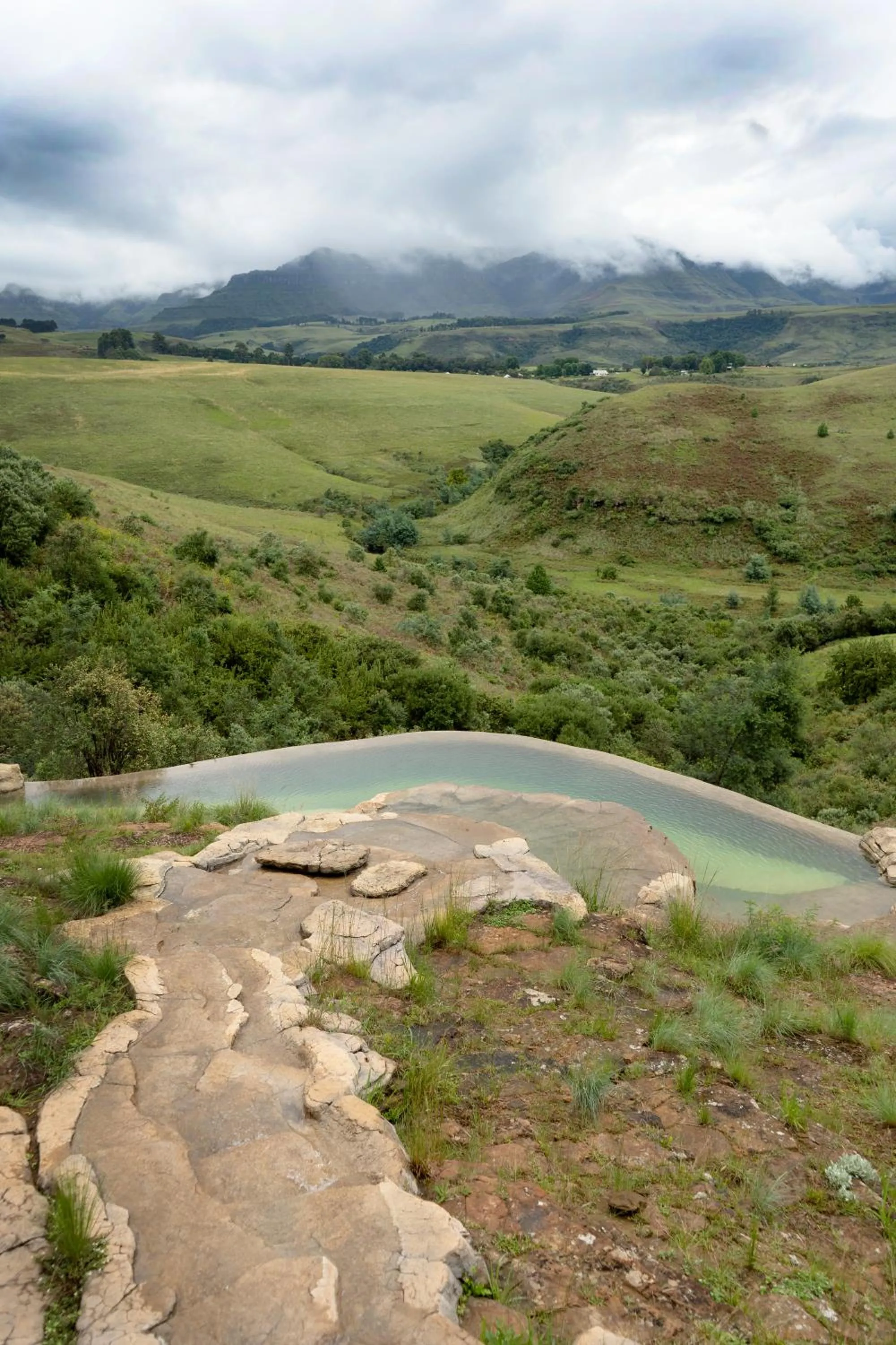 Swimming pool in Dragonview Lodge