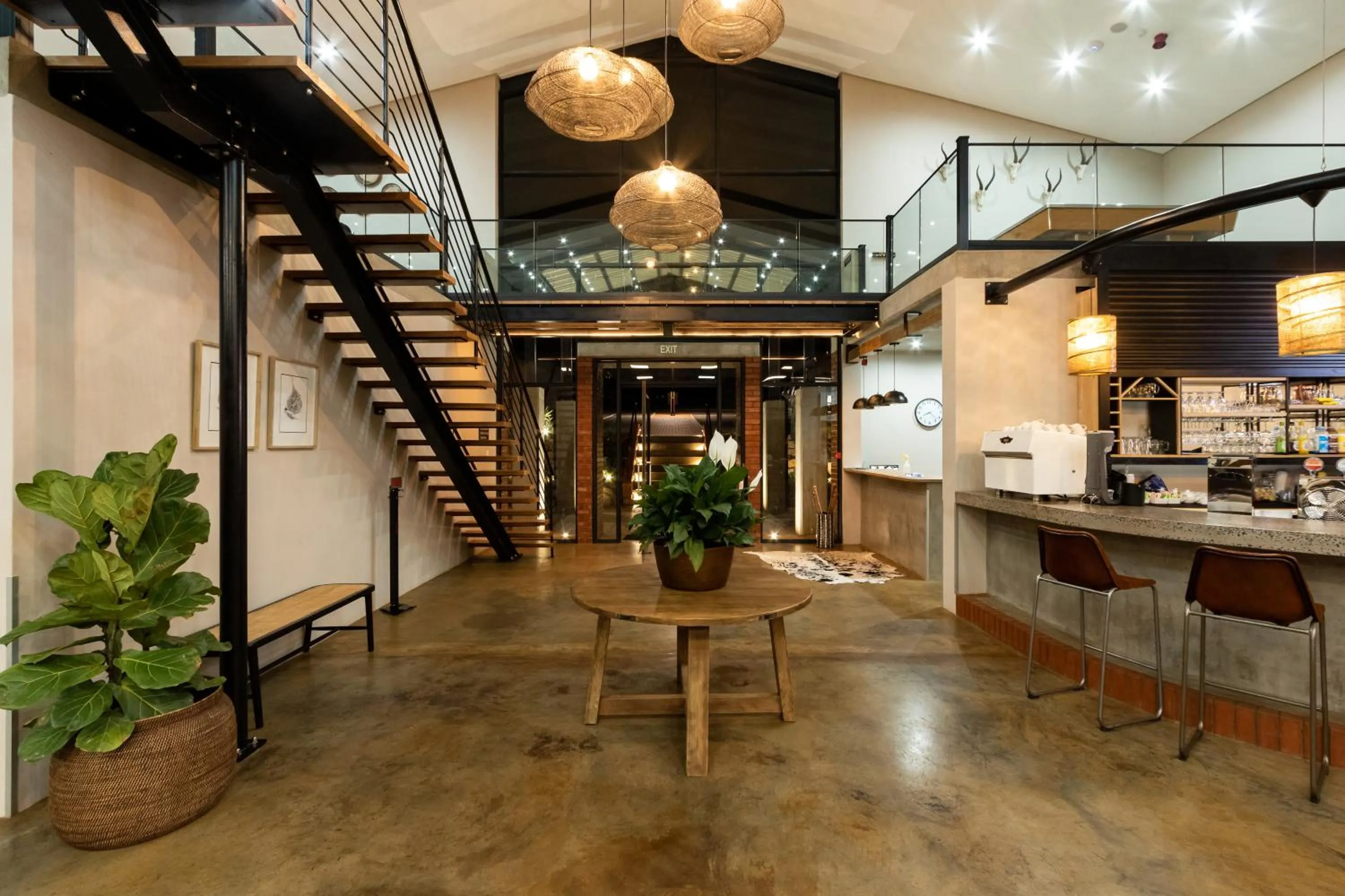 Lounge or bar in Dragonview Lodge