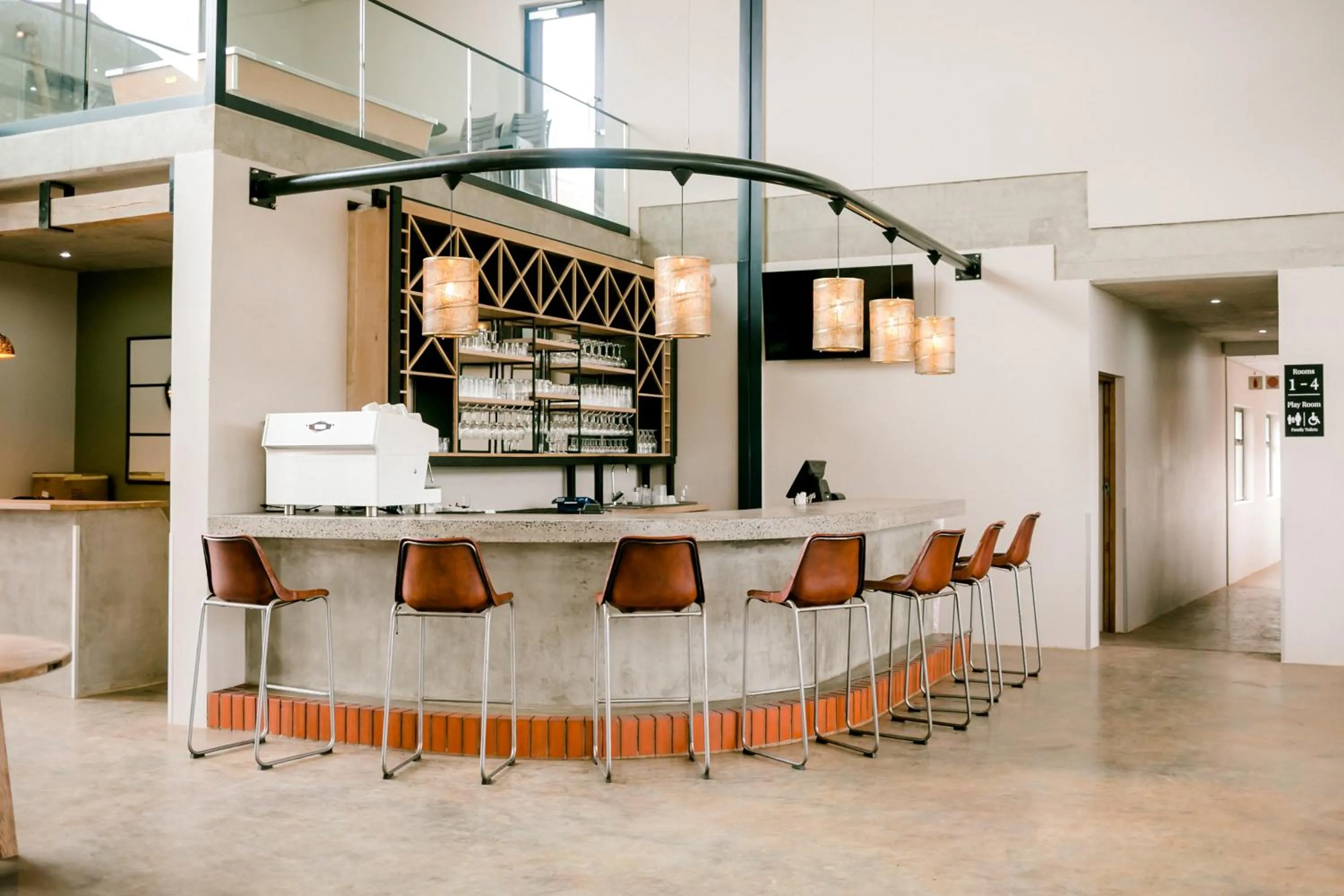 Lounge or bar in Dragonview Lodge