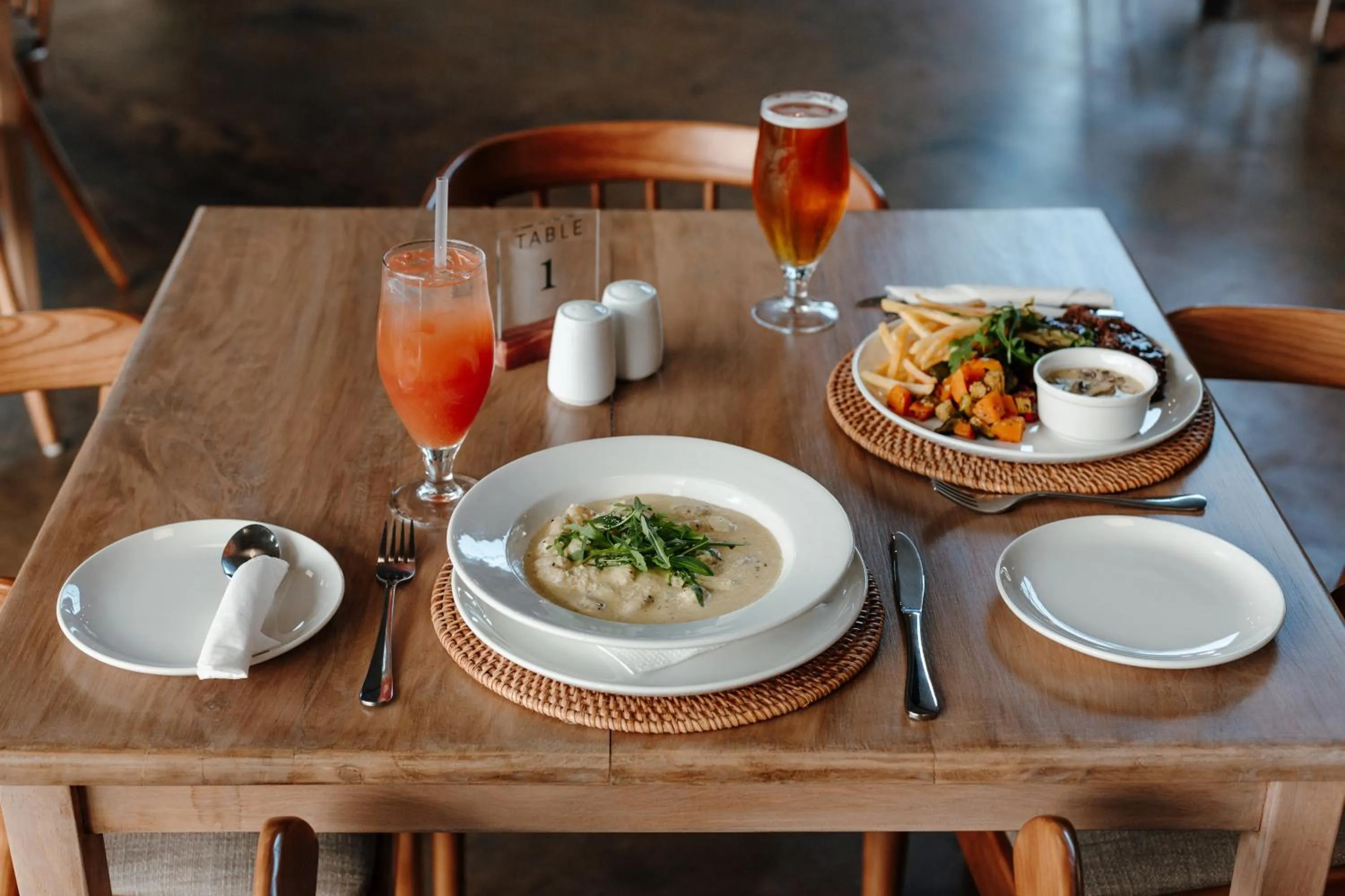 Food and drinks in Dragonview Lodge