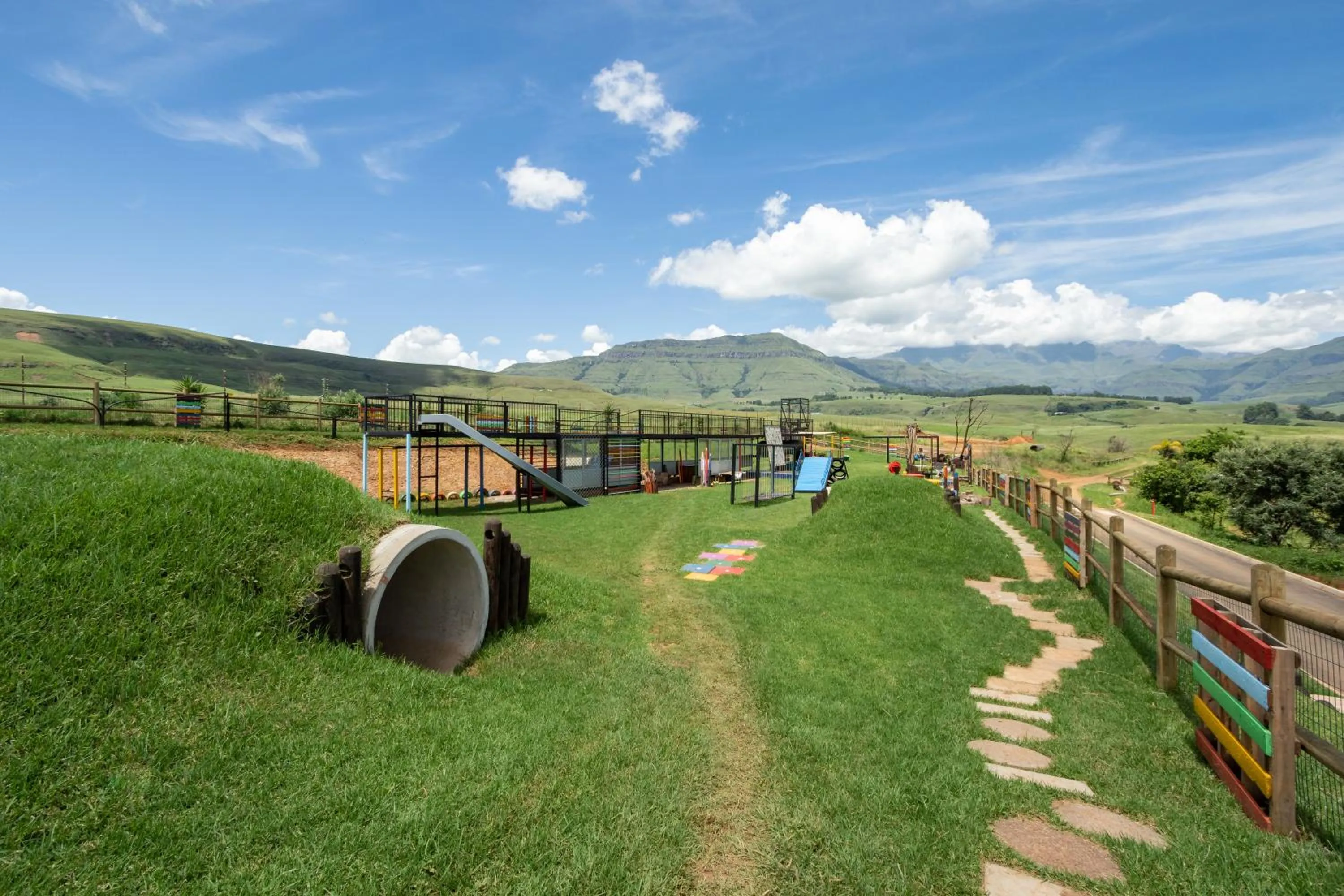 Children play ground in Dragonview Lodge