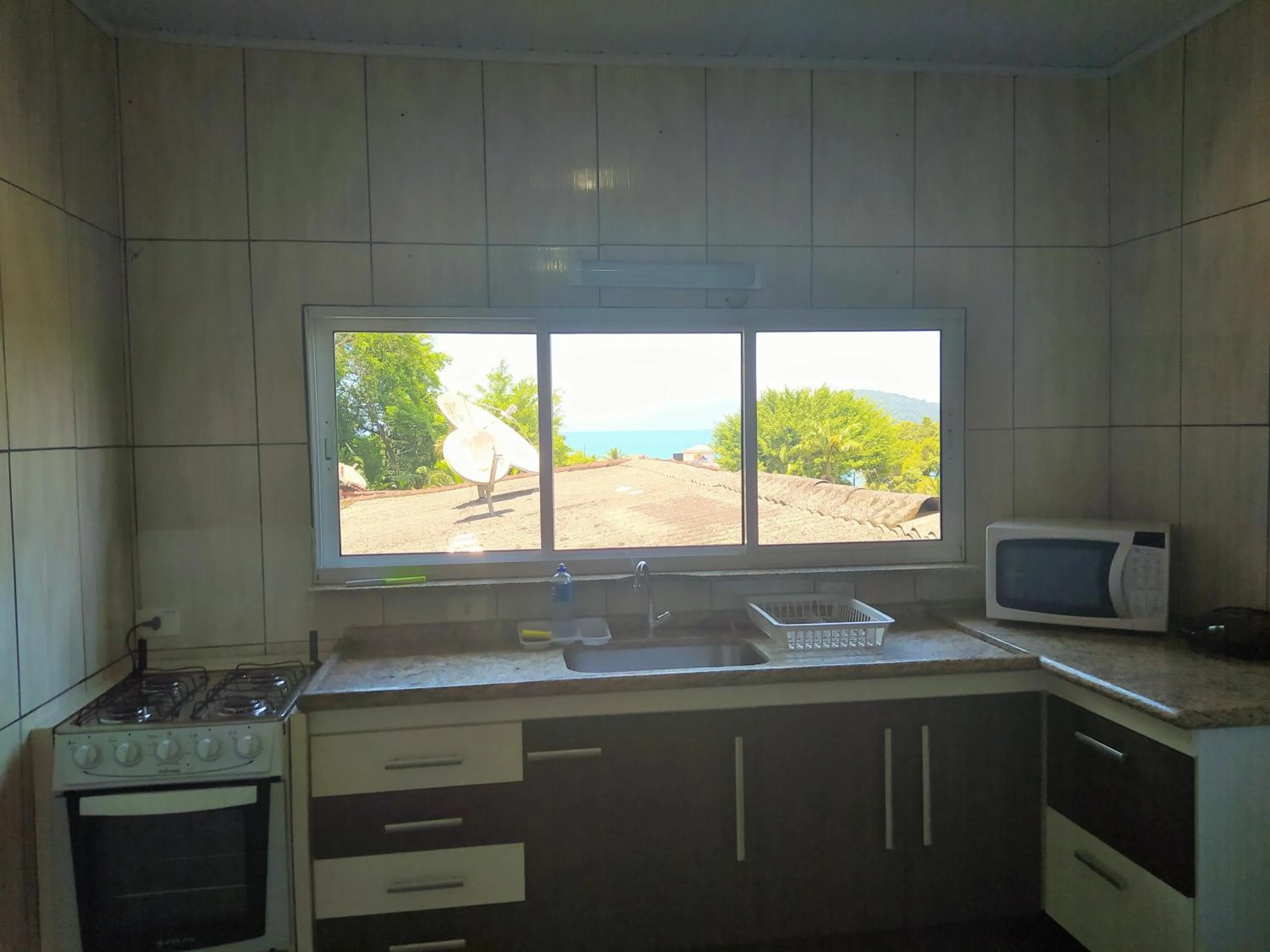 Cobertura na Enseada a 80 m da areia