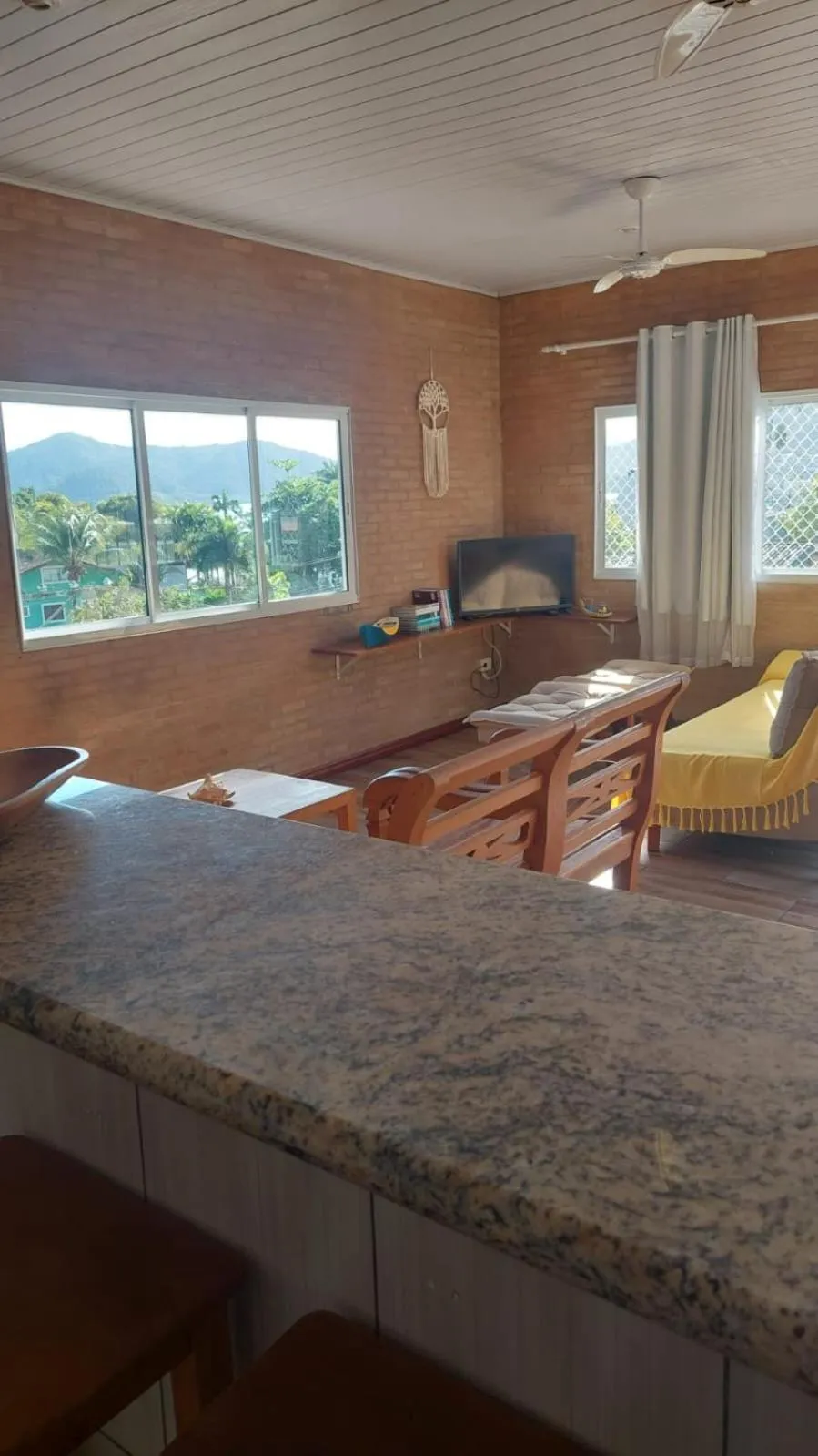 Cobertura na Enseada a 80 m da areia