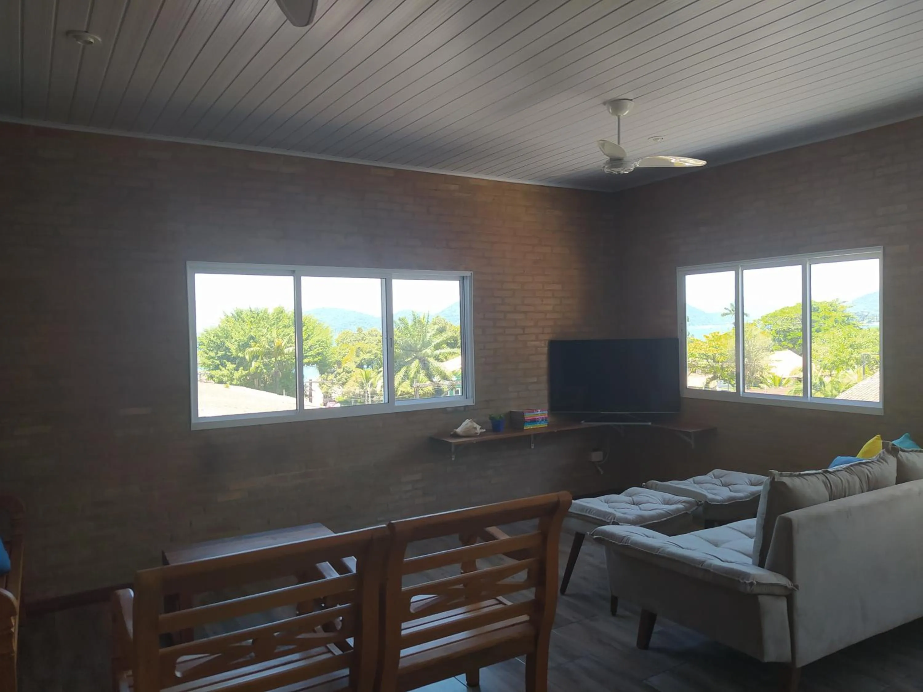 Cobertura na Enseada a 80 m da areia