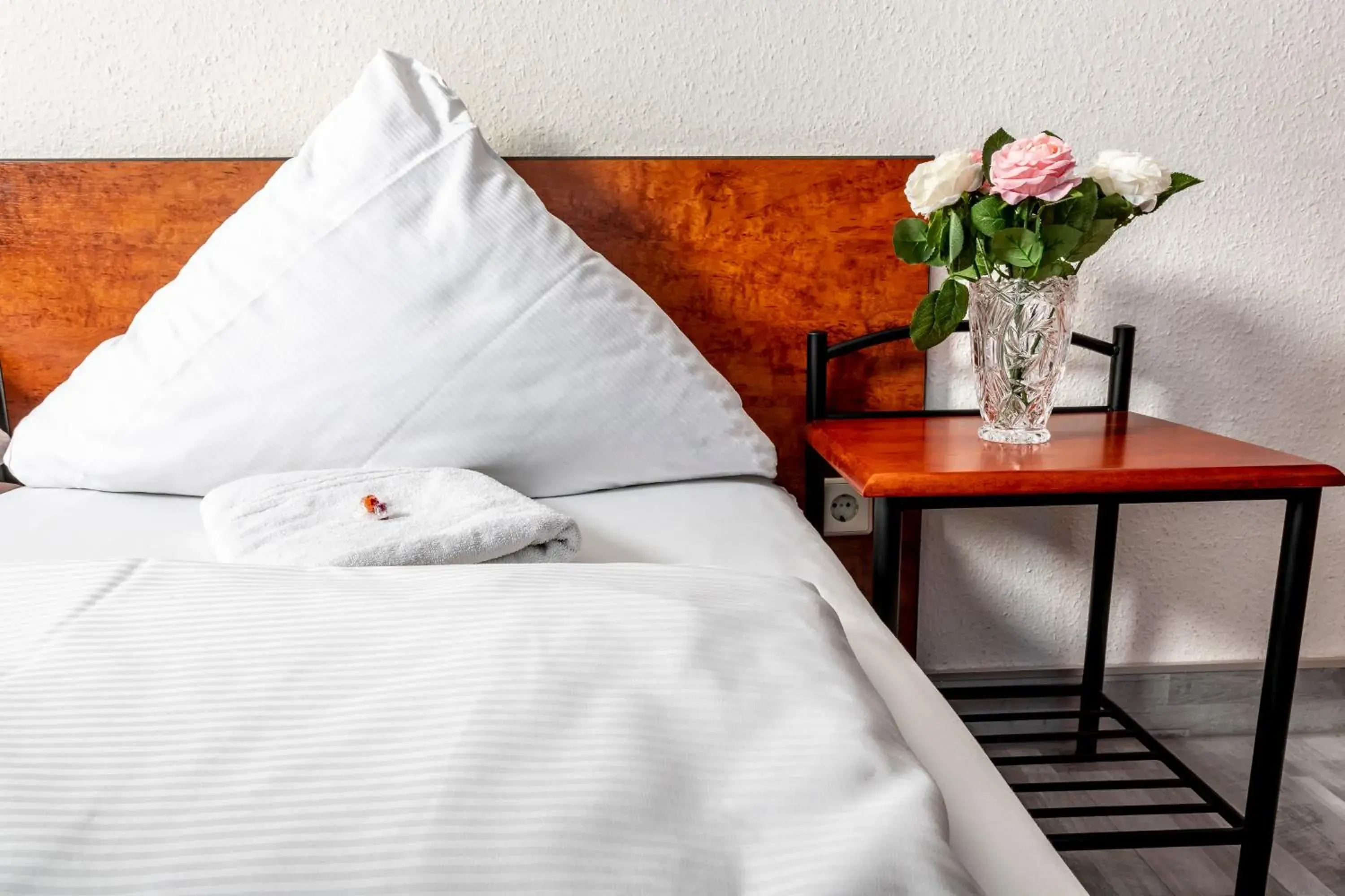 Triple Room with Shared Bathroom in Hotel Stern Triple Room with Shared Bathroom in Hotel Stern