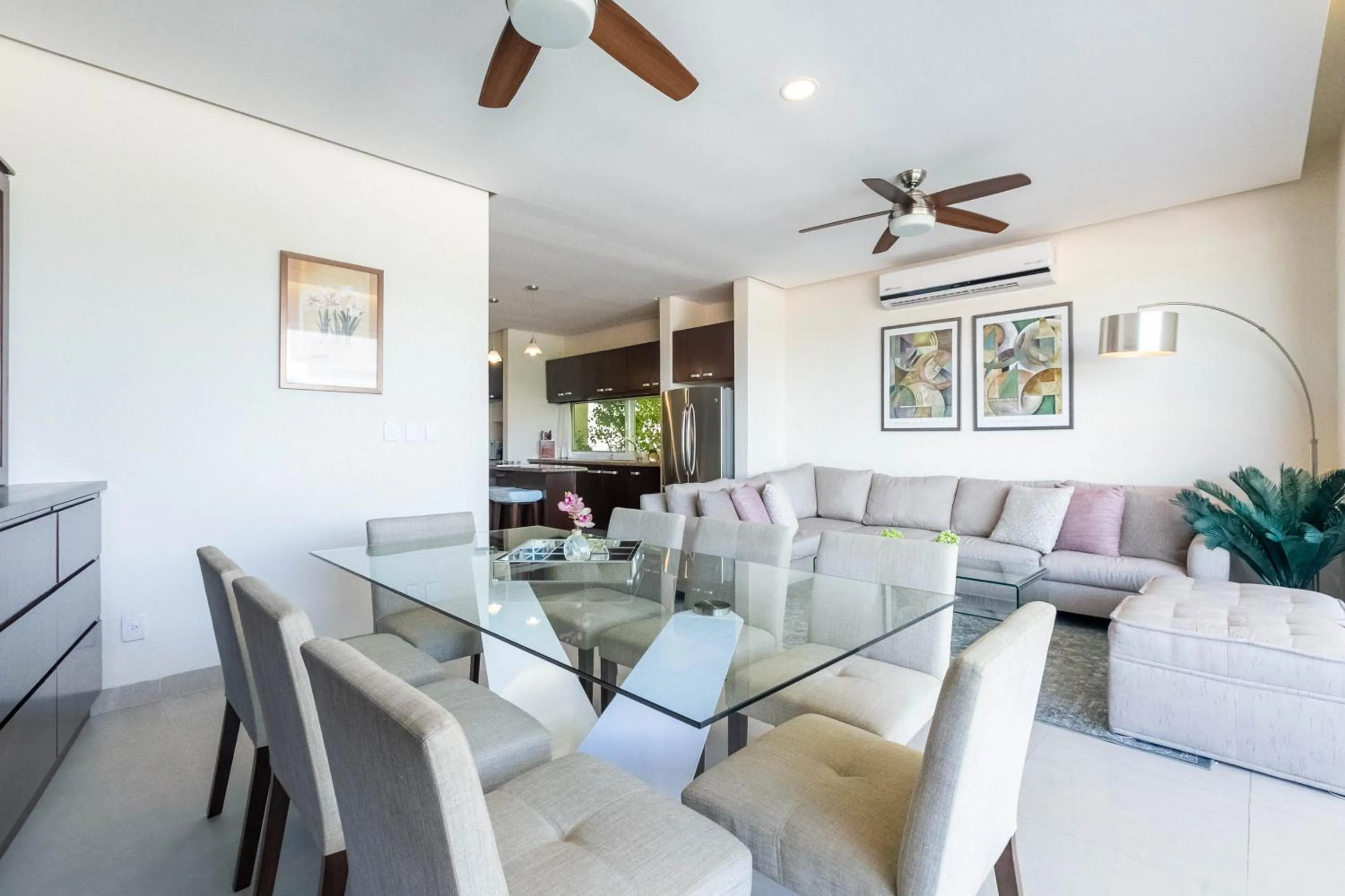 Dining area in Sunset Condo 104 Puerta al Mar Isla Mujeres Mexico