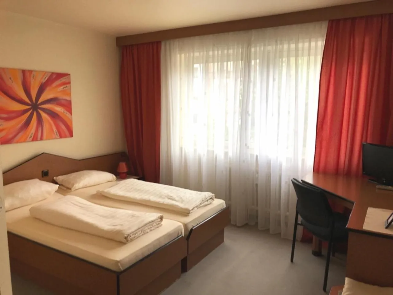 Photo of the whole room, Bed in City-Hotel Kaiserhof