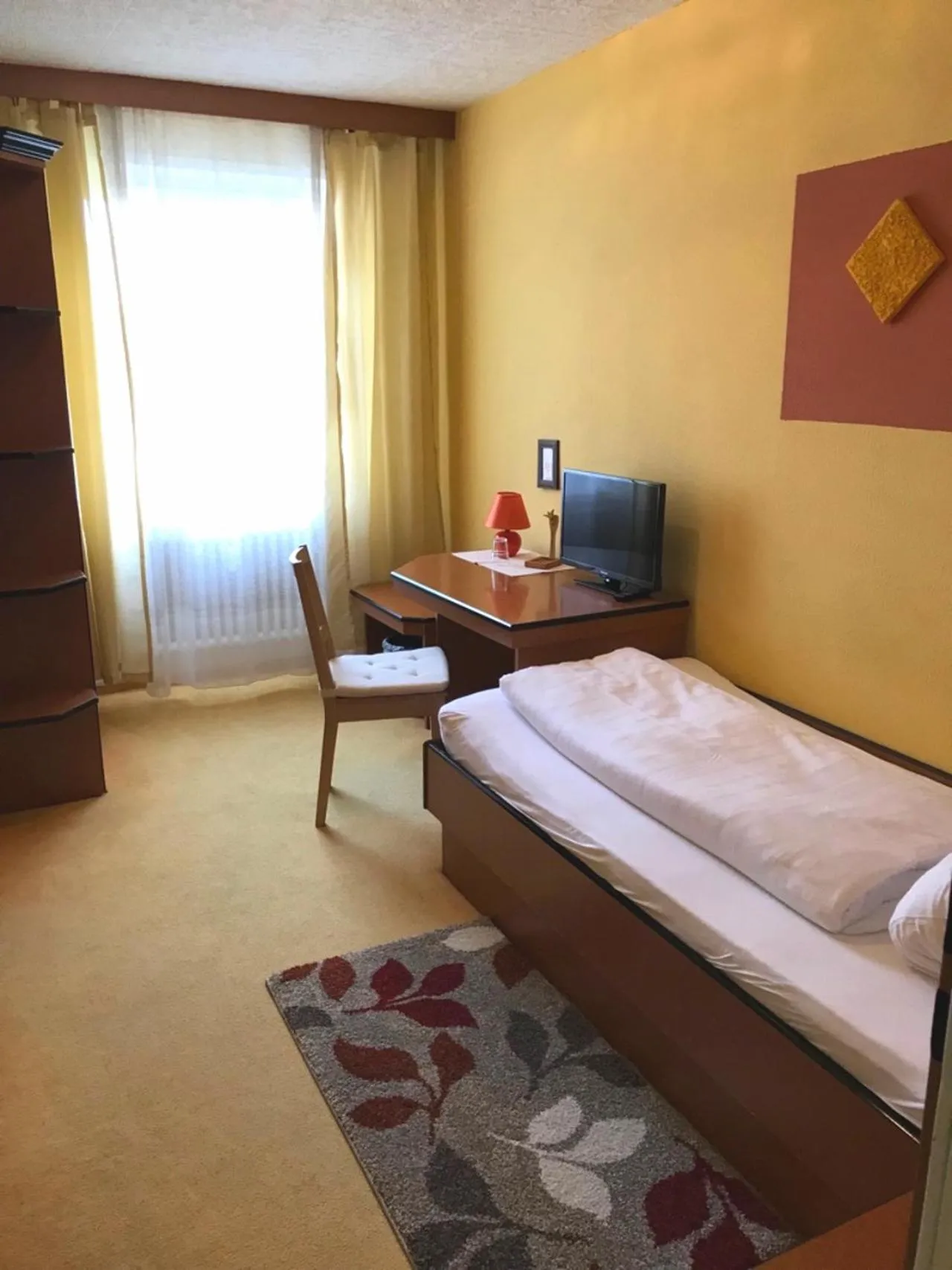 Photo of the whole room, Bed in City-Hotel Kaiserhof