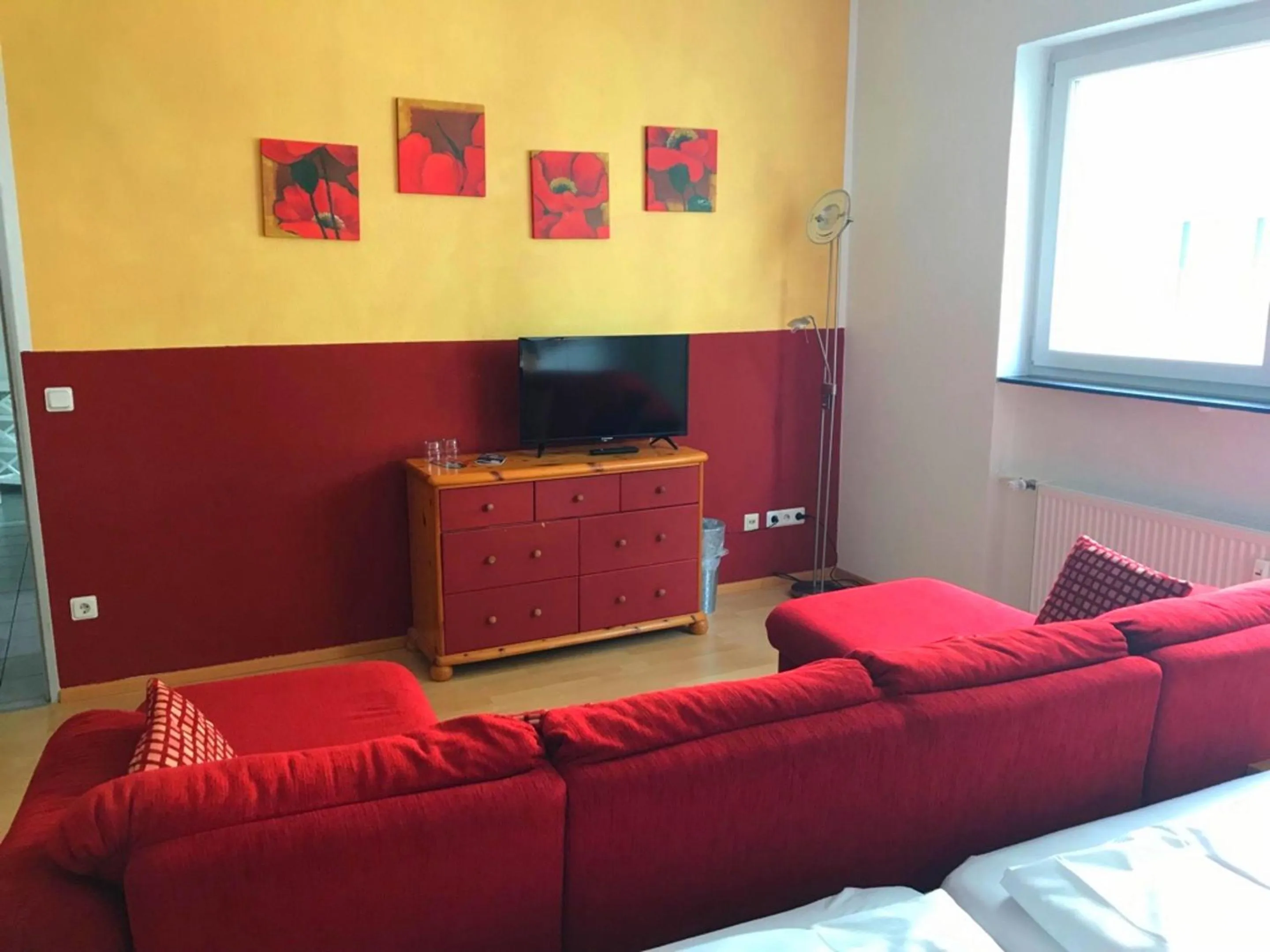 Communal lounge/ TV room in City-Hotel Kaiserhof