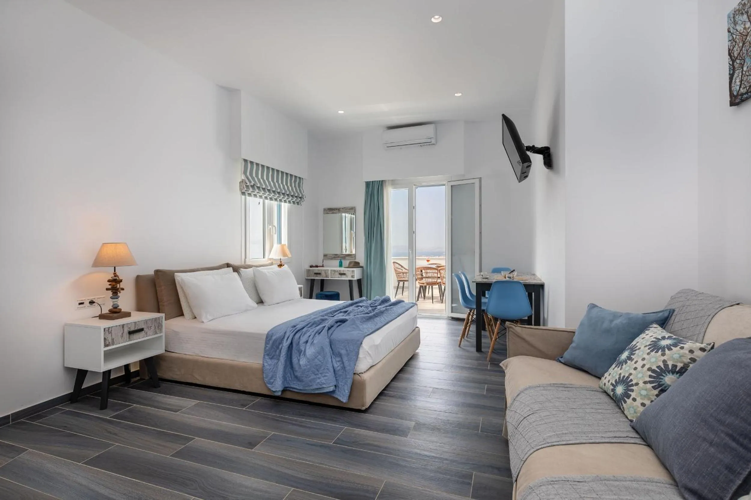 Photo of the whole room, Bed in Mandilaras Village