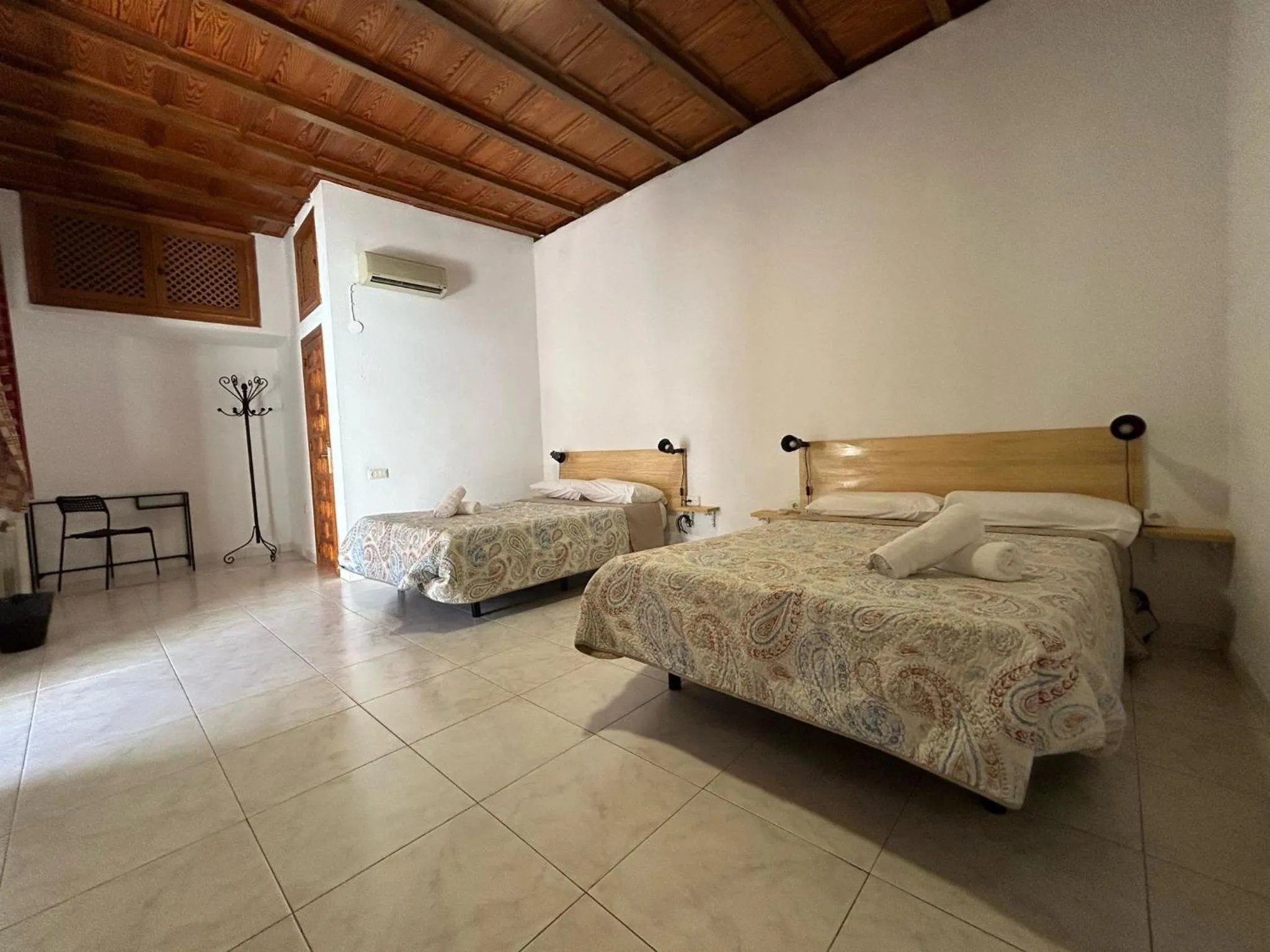 Photo of the whole room, Bed in Arc House Córdoba Only Adults