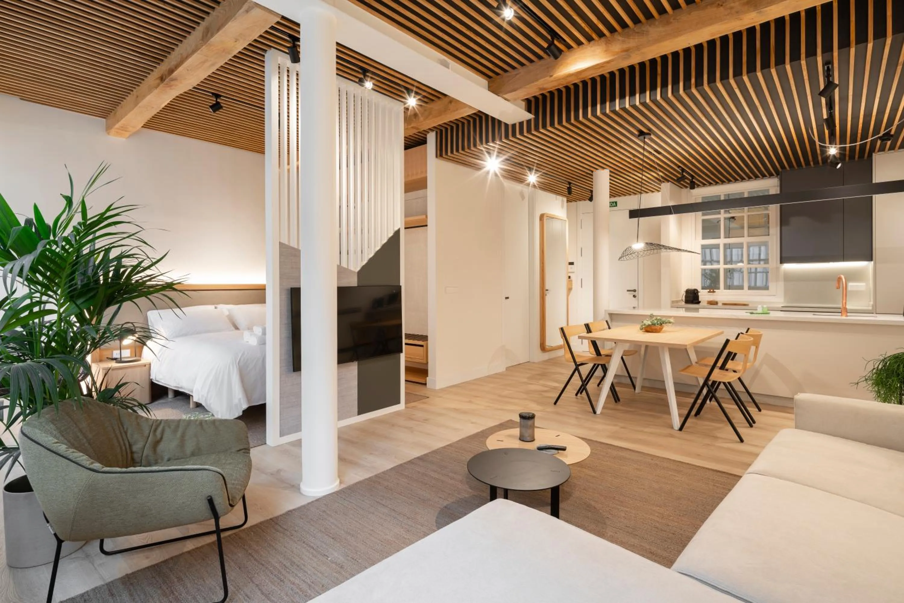 Photo of the whole room in NORO Plaza