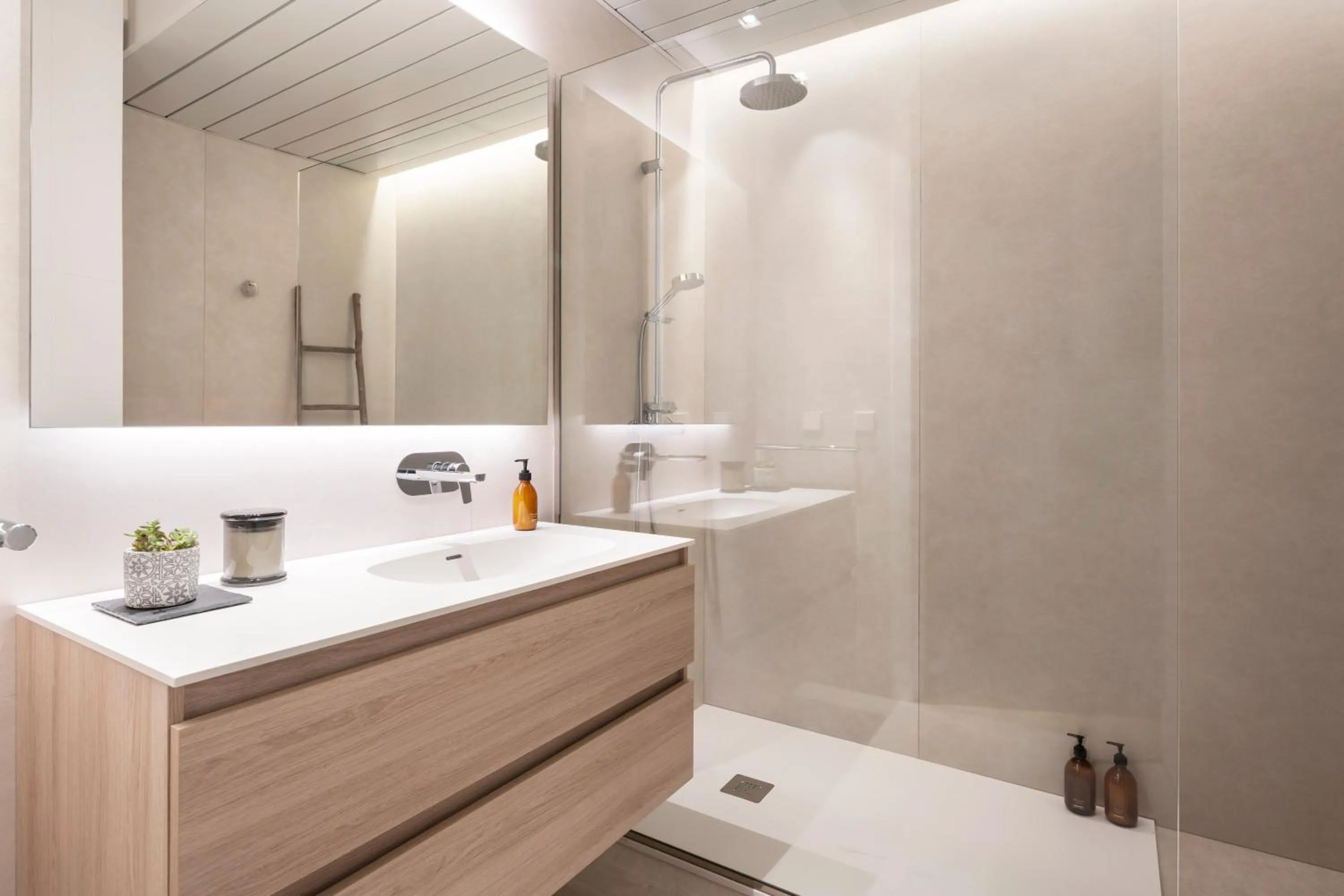 Bathroom in NORO Plaza