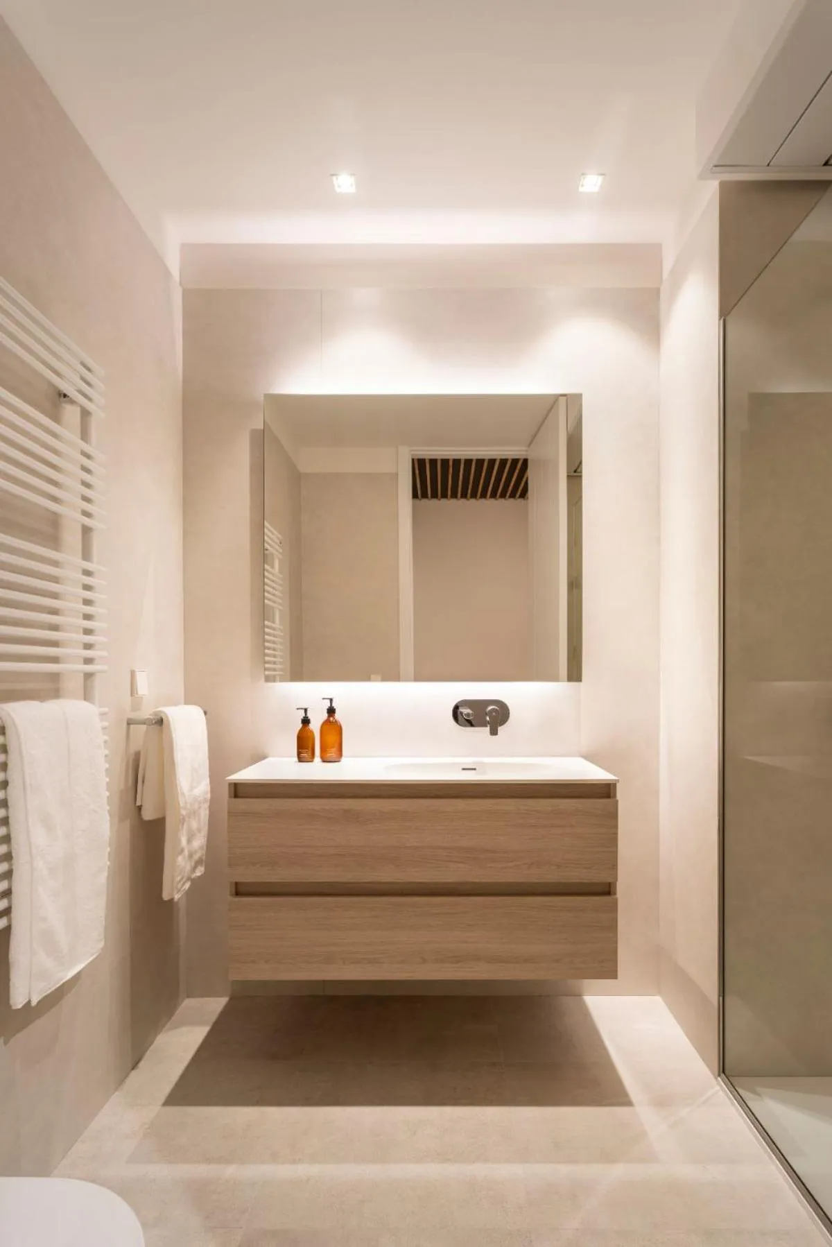 Bathroom, Bed in NORO Plaza