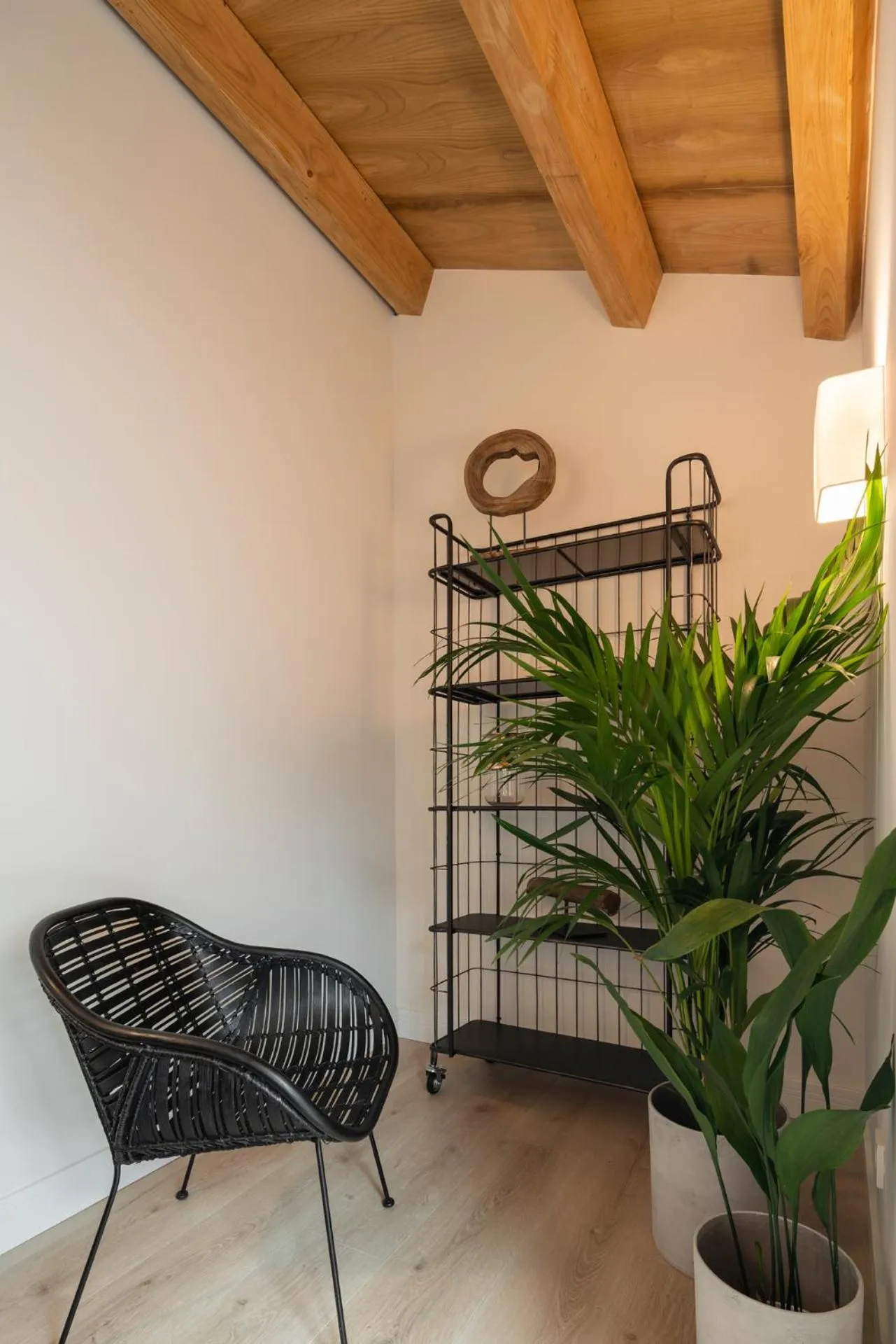 Photo of the whole room in NORO Plaza