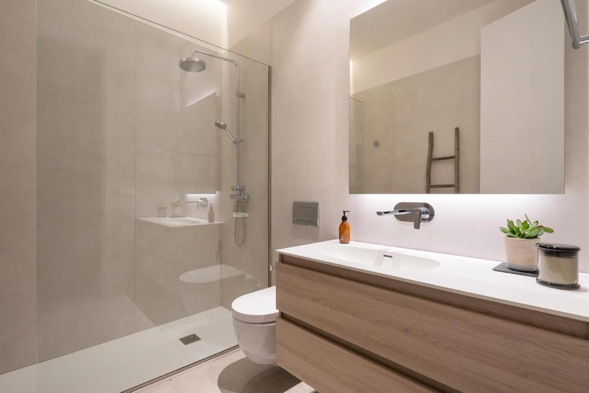 Bathroom in NORO Plaza