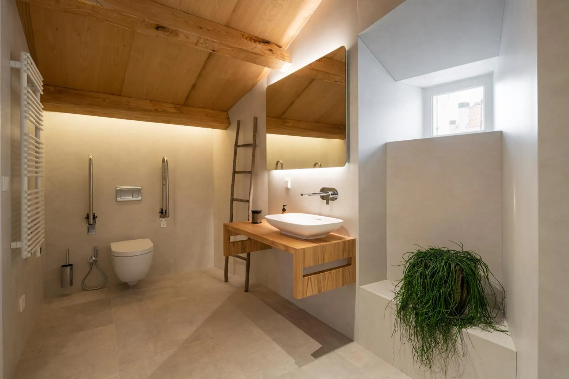 Bathroom in NORO Plaza