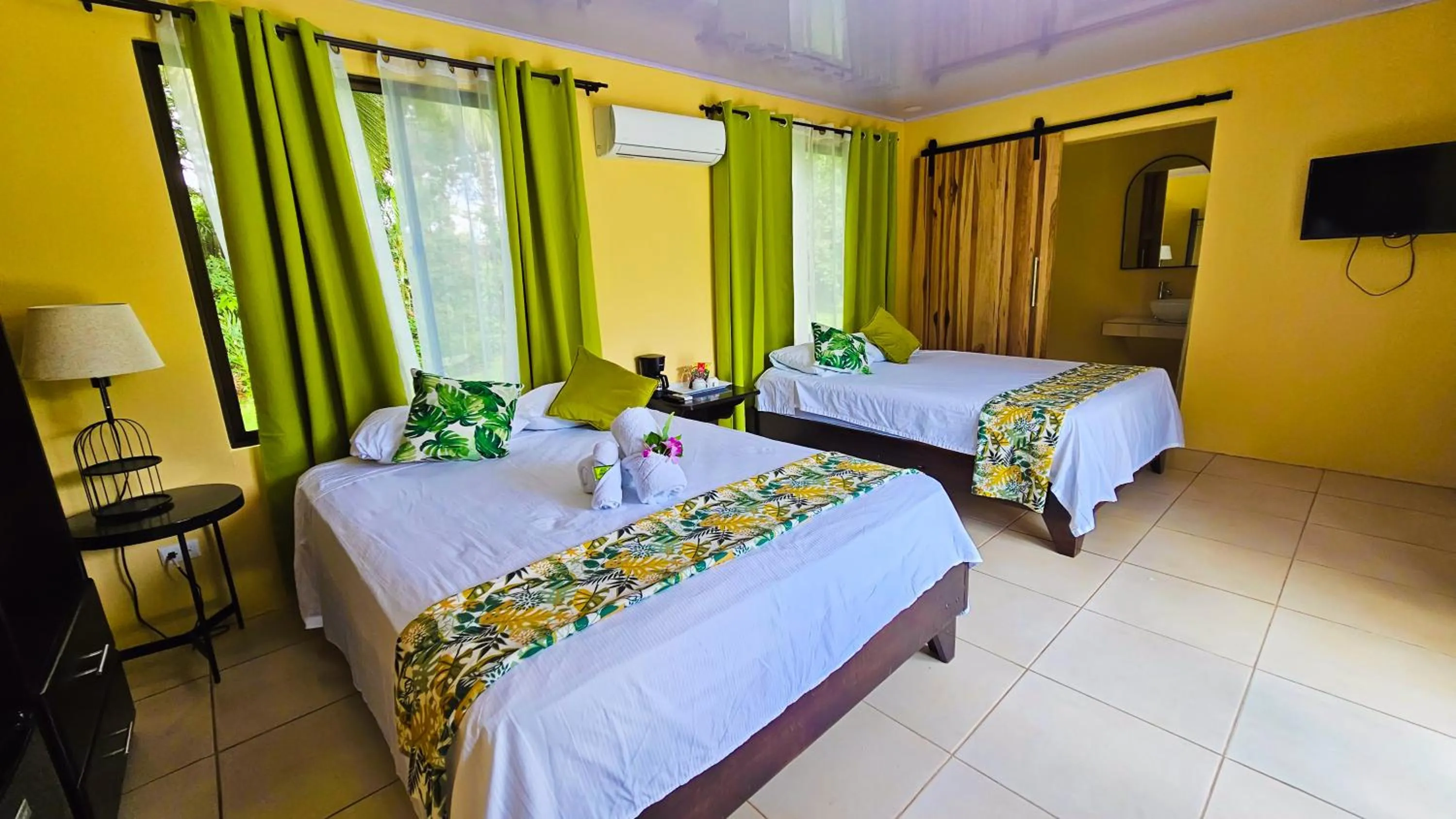 Bedroom, Bed in Confort Arenal
