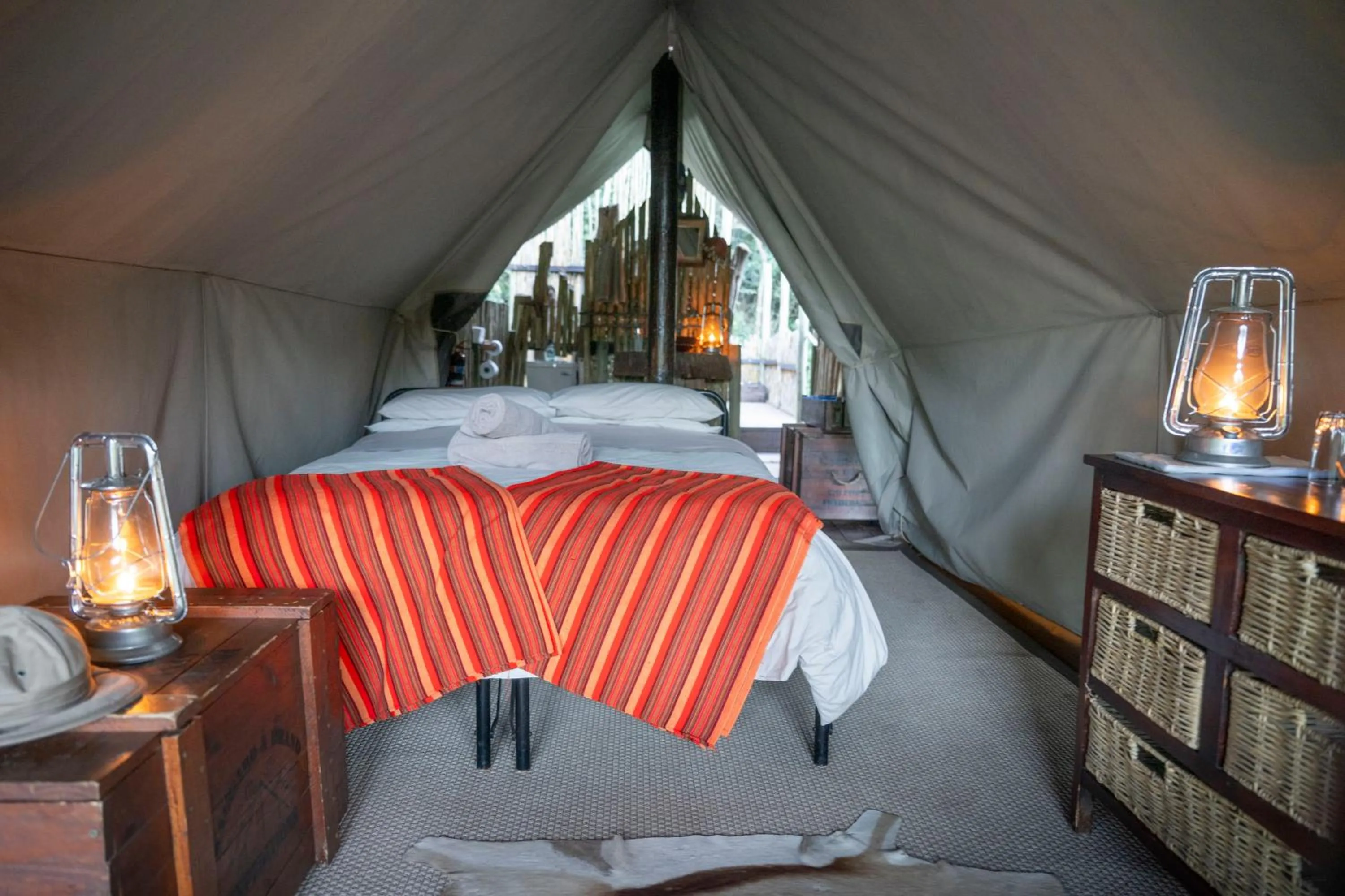 Bedroom, Bed in Quatermain's 1920's Safari Camp – Amakhala Game Reserve