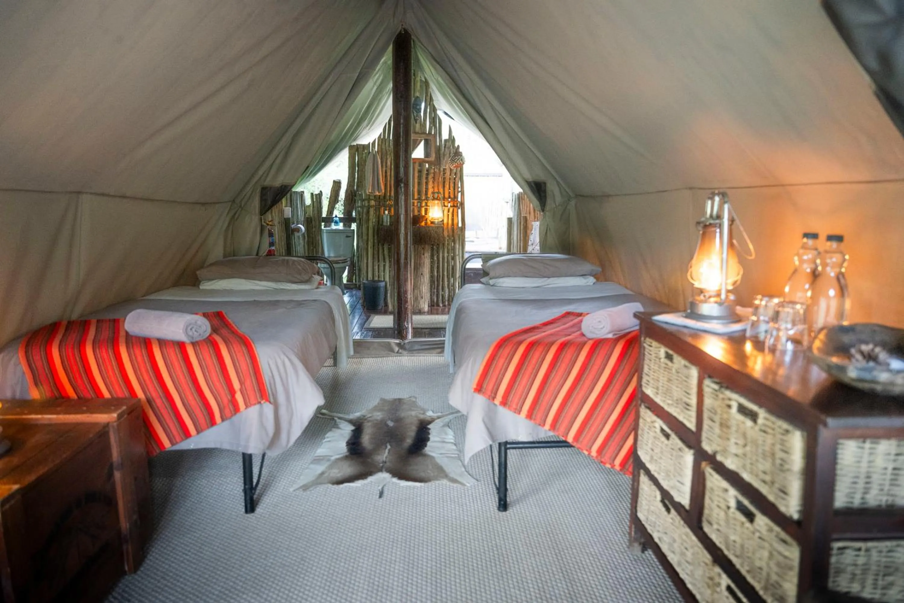 Bedroom, Bed in Quatermain's 1920's Safari Camp – Amakhala Game Reserve