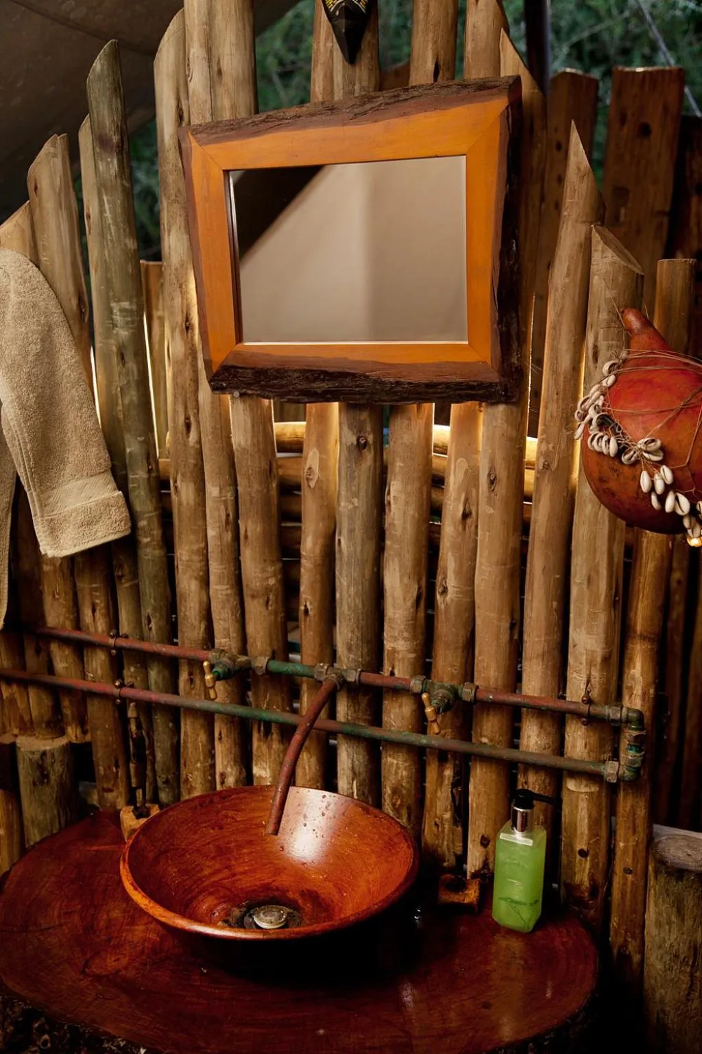 Bathroom in Quatermain's 1920's Safari Camp – Amakhala Game Reserve