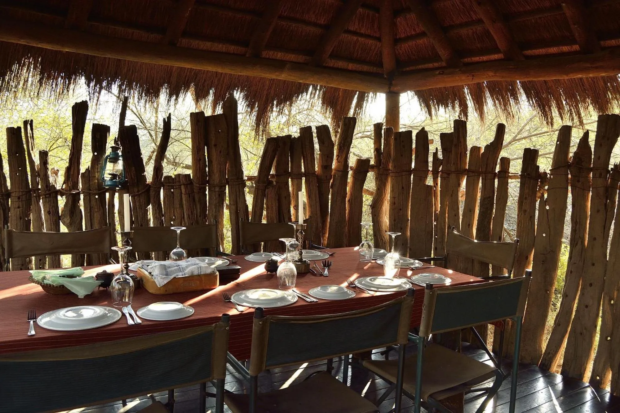 Restaurant/places to eat in Quatermain's 1920's Safari Camp – Amakhala Game Reserve