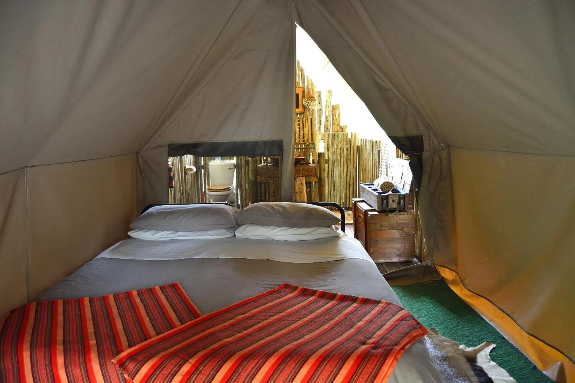 Bed in Quatermain's 1920's Safari Camp – Amakhala Game Reserve