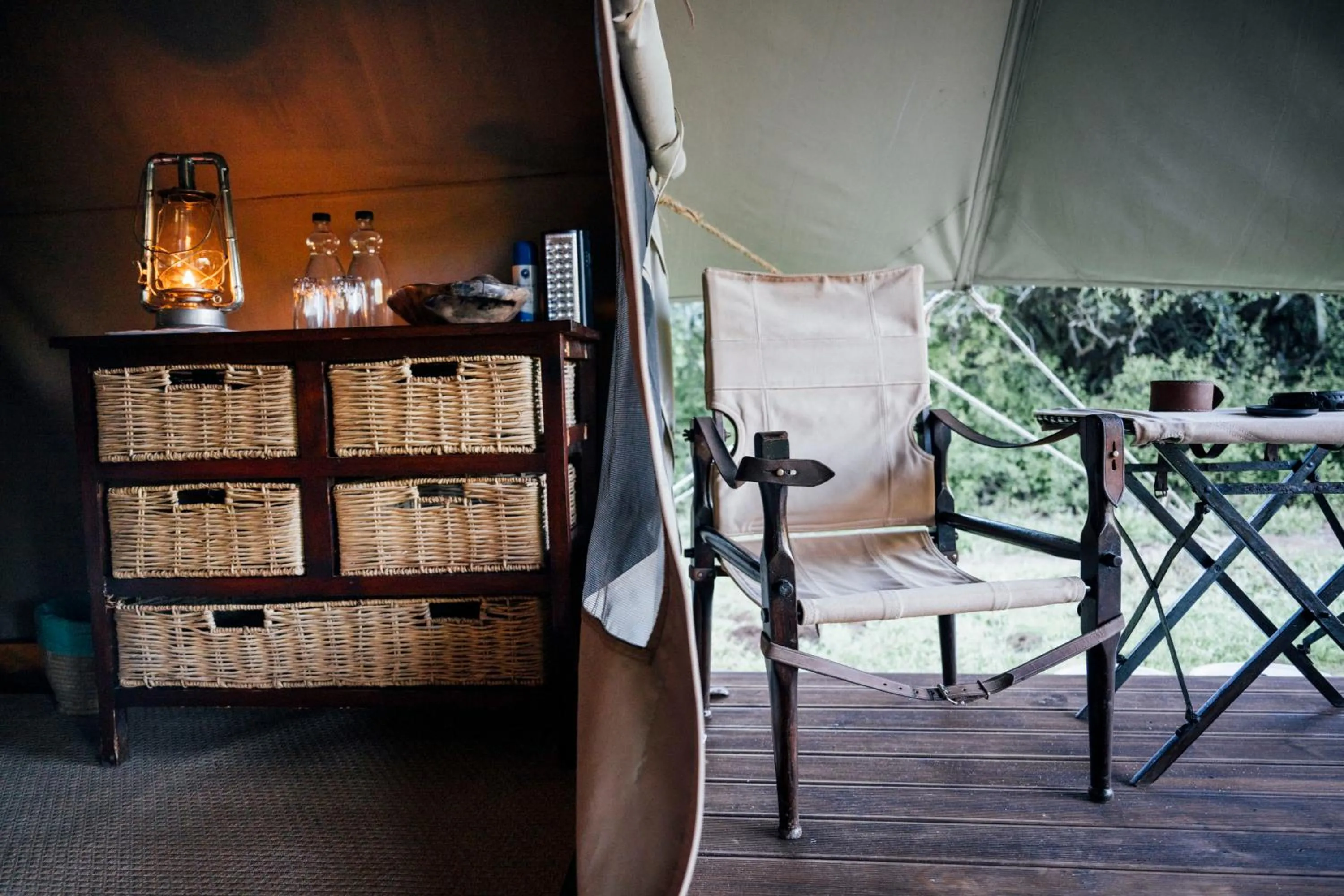 Bedroom in Quatermain's 1920's Safari Camp – Amakhala Game Reserve