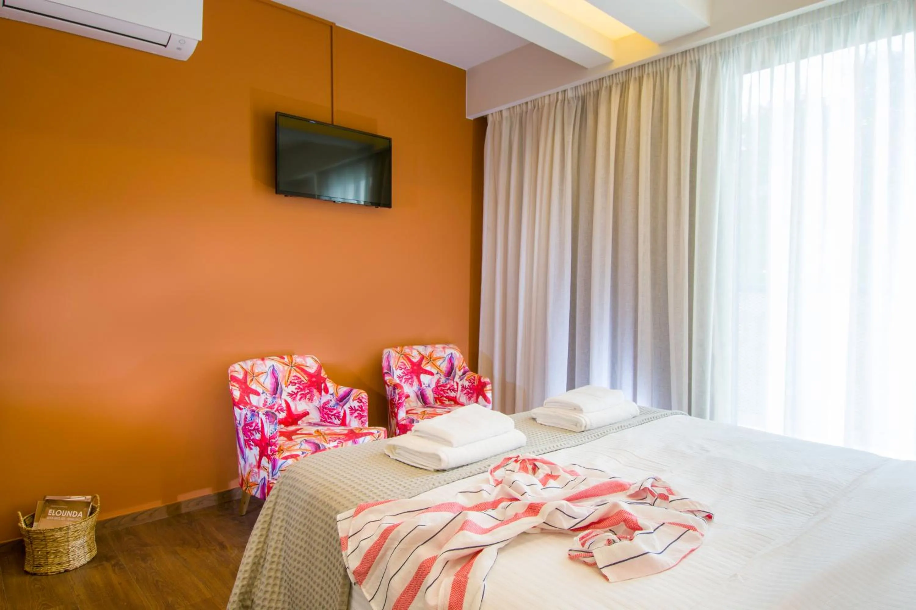 TV and multimedia, Bed in Elounda Colour Apartments
