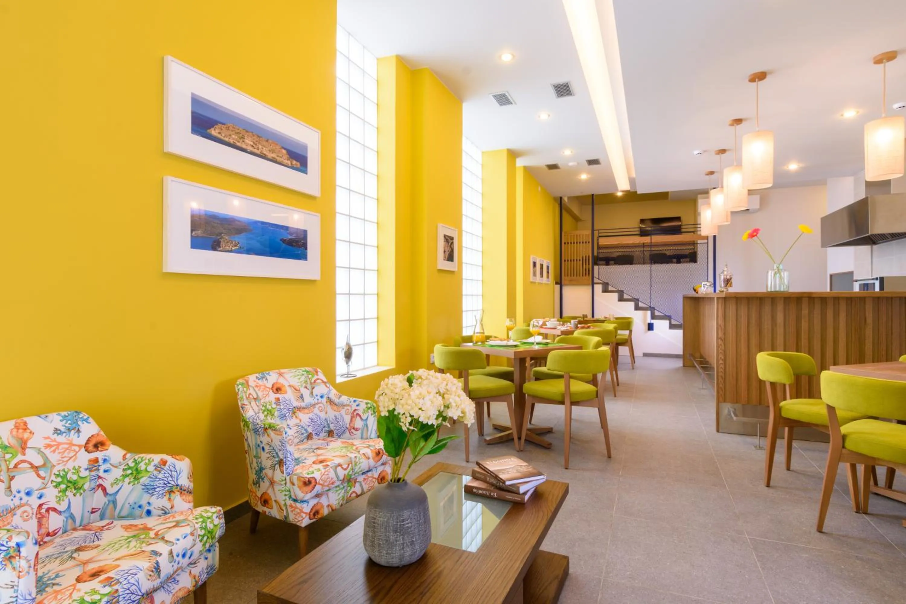 Communal lounge/ TV room in Elounda Colour Apartments