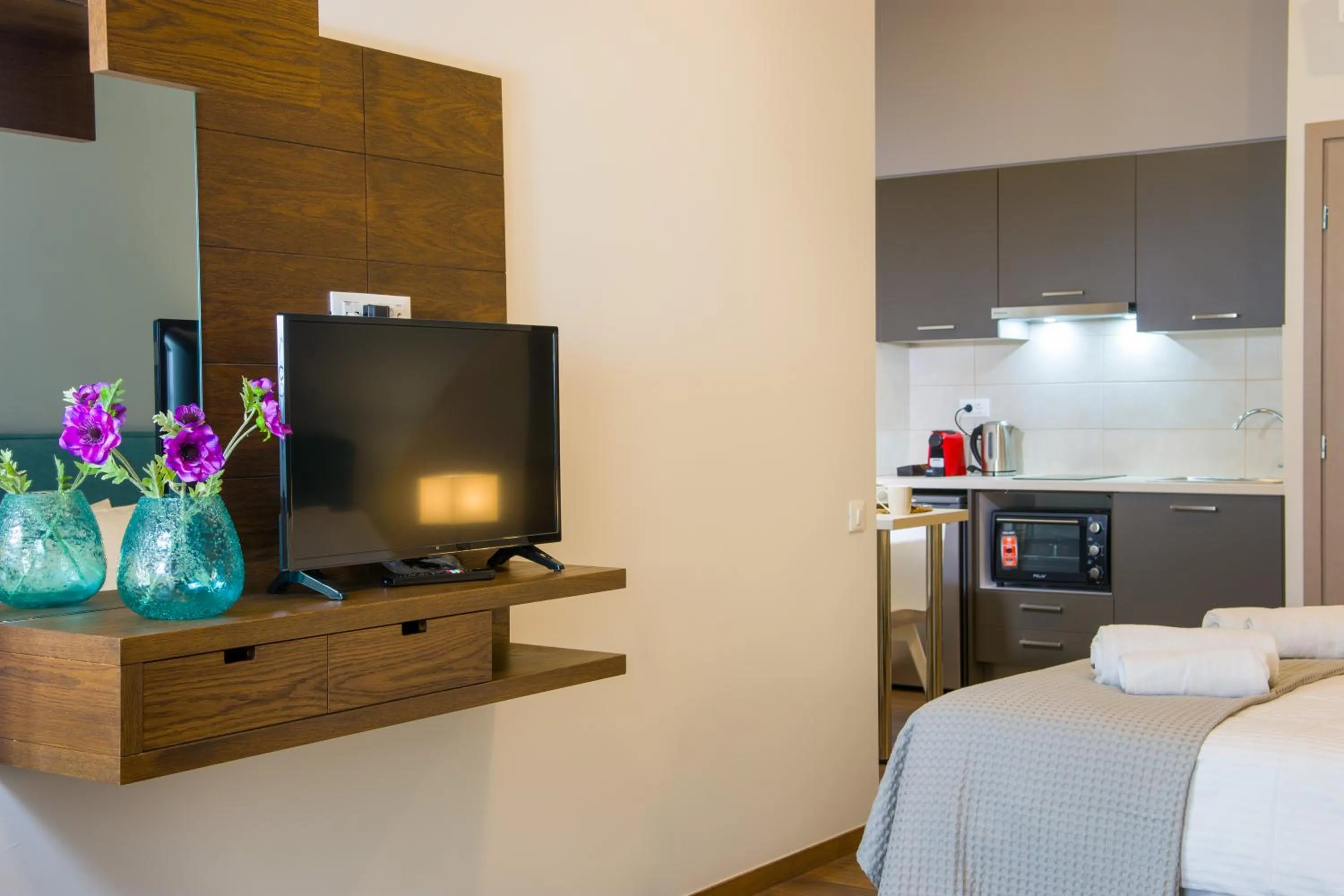 TV and multimedia, Bed in Elounda Colour Apartments